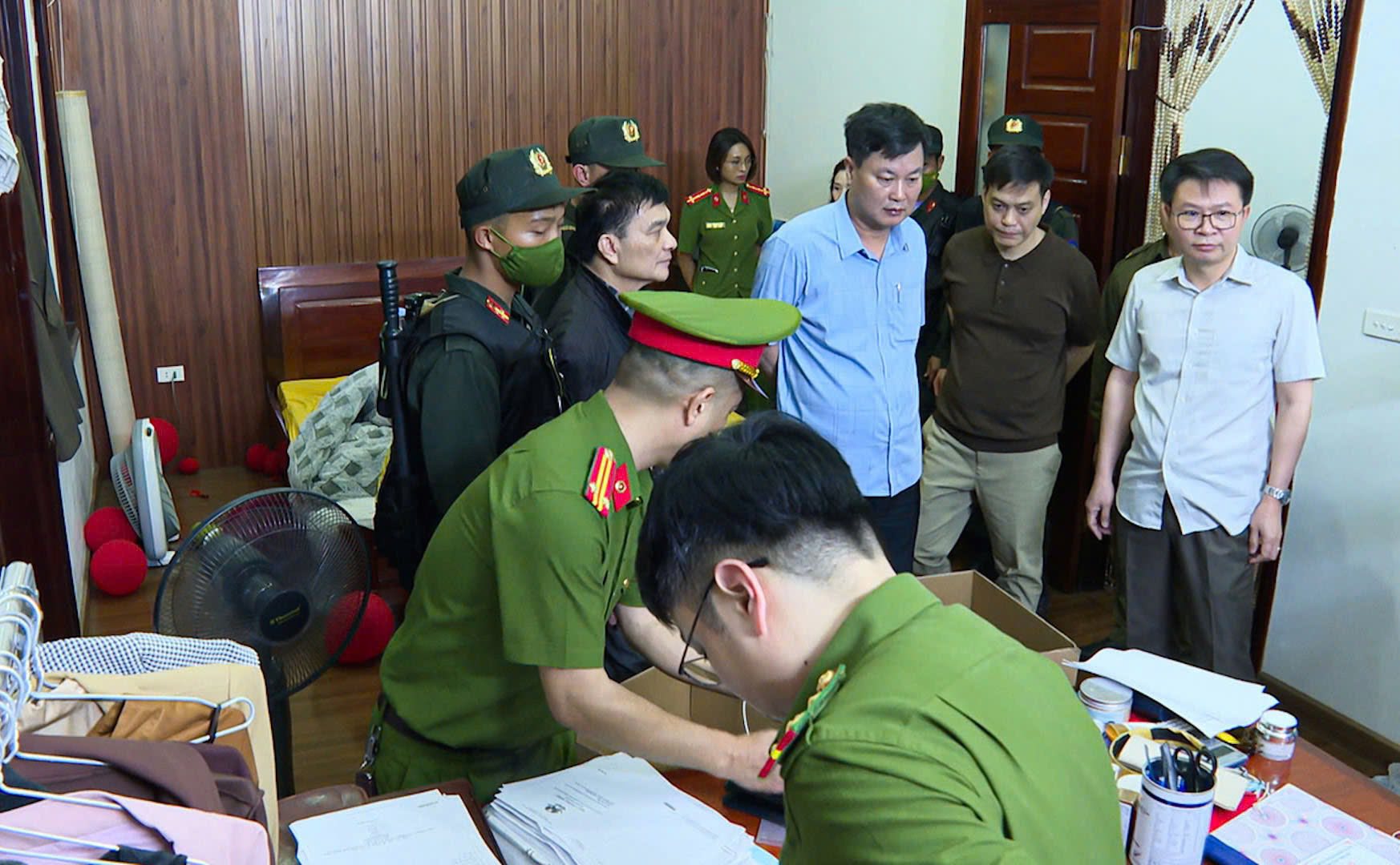 200 CBCS kh&aacute;m x&eacute;t 28 địa điểm trong chuy&ecirc;n &aacute;n đặc biệt lớn, bắt khẩn cấp kế to&aacute;n Nguyễn Thị Điệp SN 1986- Ảnh 3.