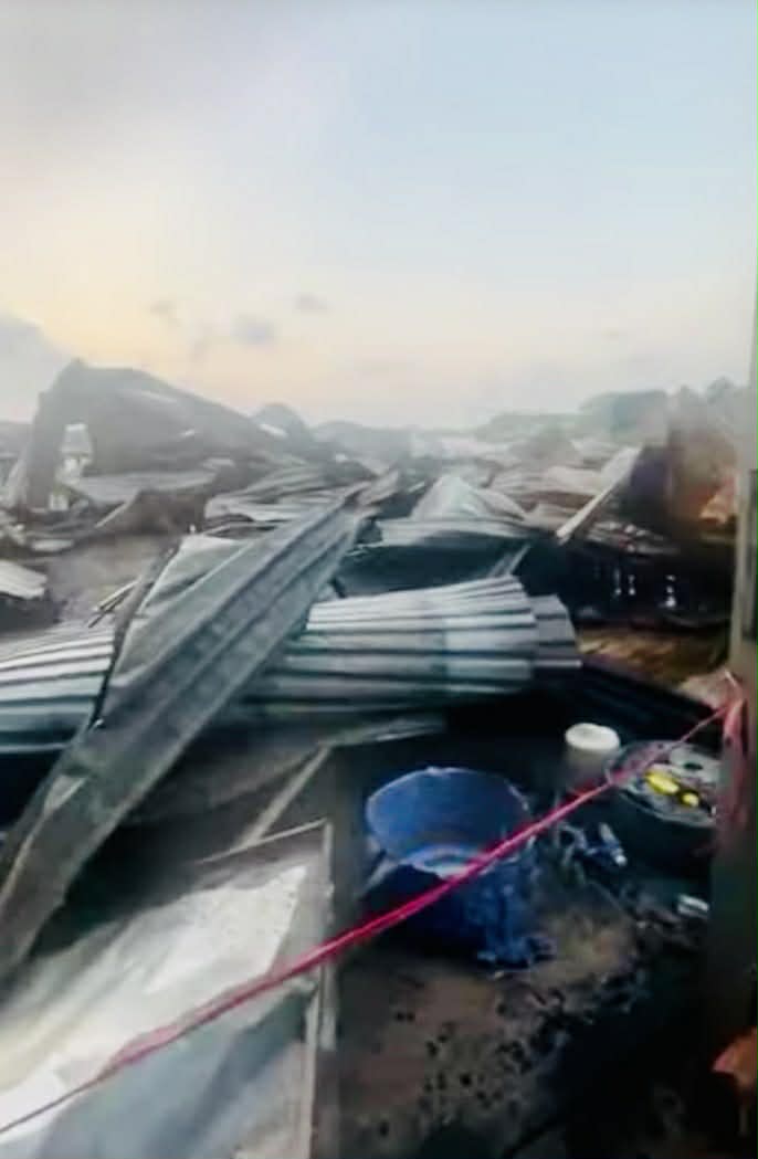 Ch&aacute;y d&atilde;y nh&agrave; ven s&ocirc;ng C&agrave; Mau, 13 căn nh&agrave; bị thi&ecirc;u rụi- Ảnh 3.