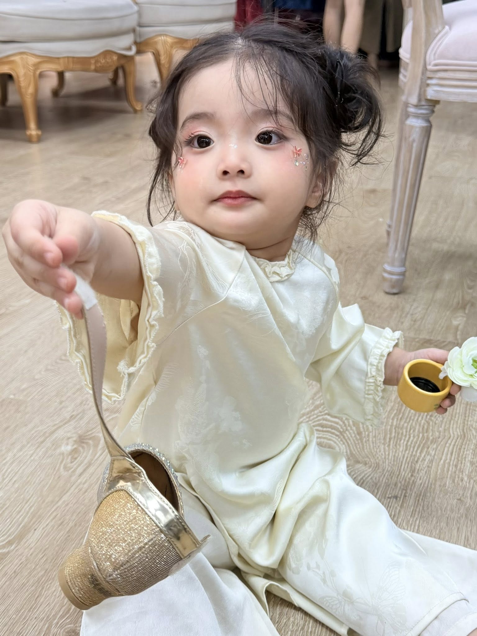 Lisa nh&agrave; Kh&aacute;nh Thi - Phan Hiển "đốn tim" với loạt ảnh xinh y&ecirc;u như b&uacute;p b&ecirc; sống, ai nh&igrave;n cũng m&ecirc;- Ảnh 3.