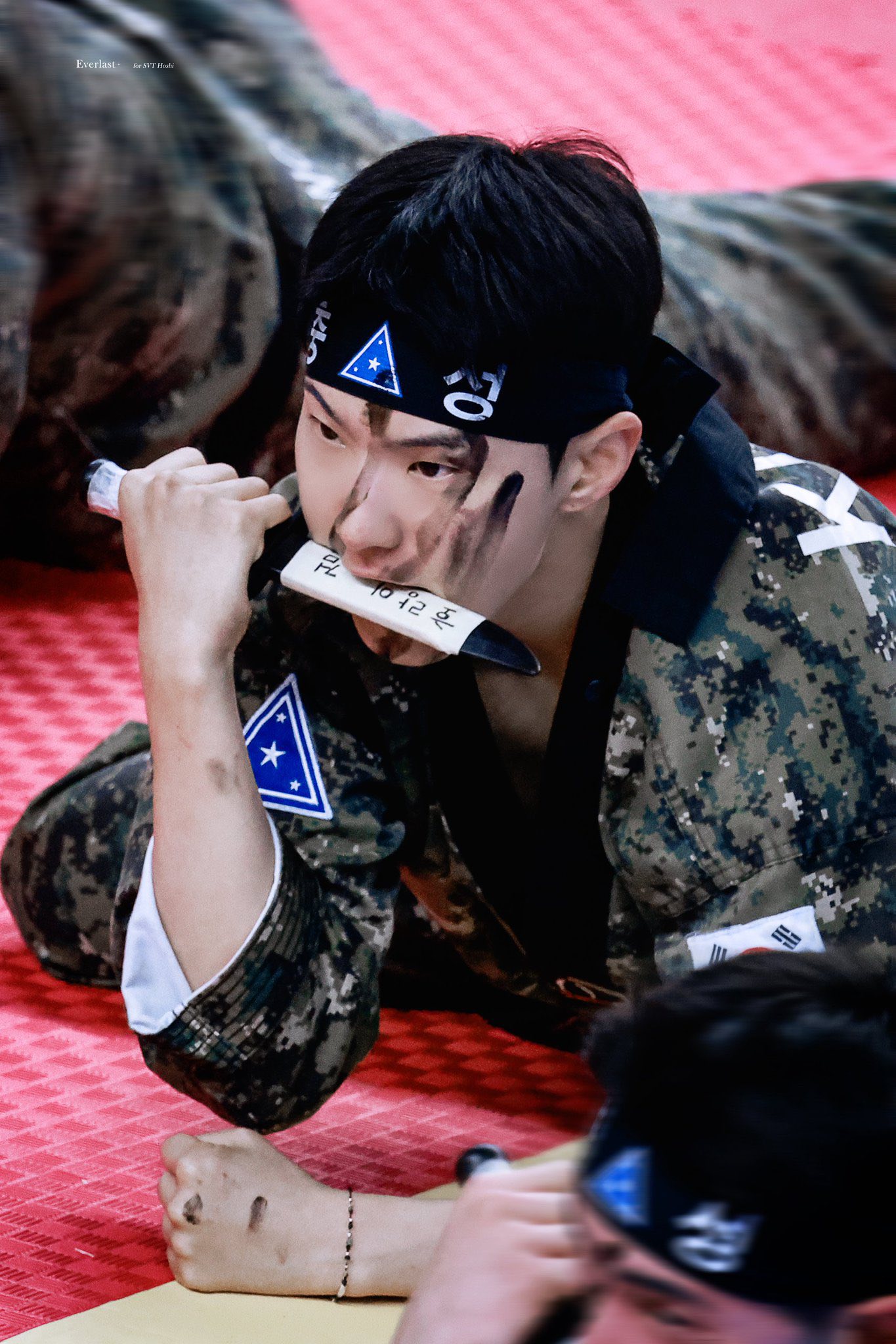 Qu&acirc;n nh&acirc;n bận show nhất hiện tại: &ldquo;Khuấy động&rdquo; doanh trại, diễn concert miễn ph&iacute; 60 ngh&igrave;n kh&aacute;n giả, muốn xem c&ograve;n phải thu&ecirc; du thuyền- Ảnh 2.