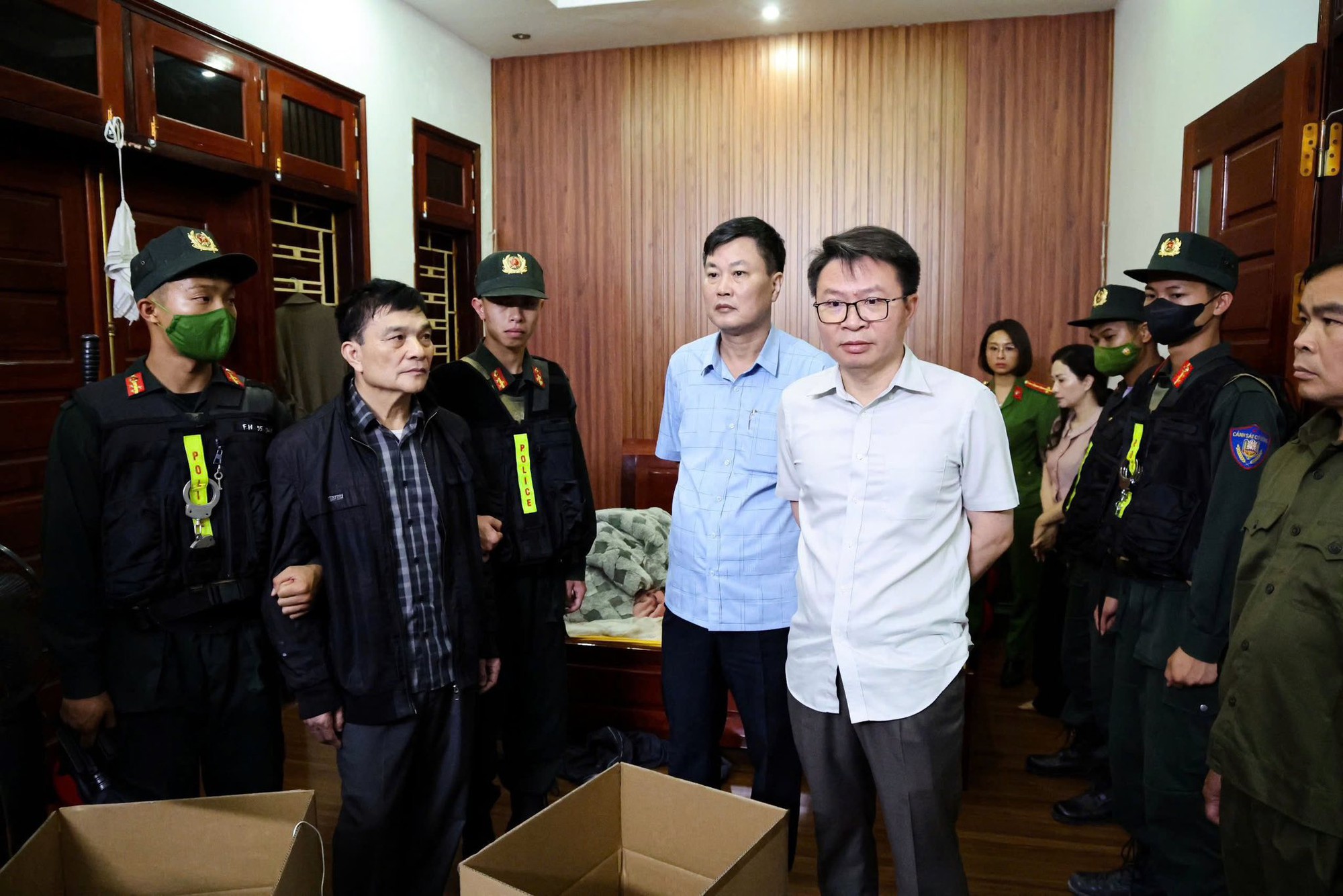 200 CBCS kh&aacute;m x&eacute;t 28 địa điểm trong chuy&ecirc;n &aacute;n đặc biệt lớn, bắt khẩn cấp kế to&aacute;n Nguyễn Thị Điệp SN 1986- Ảnh 4.