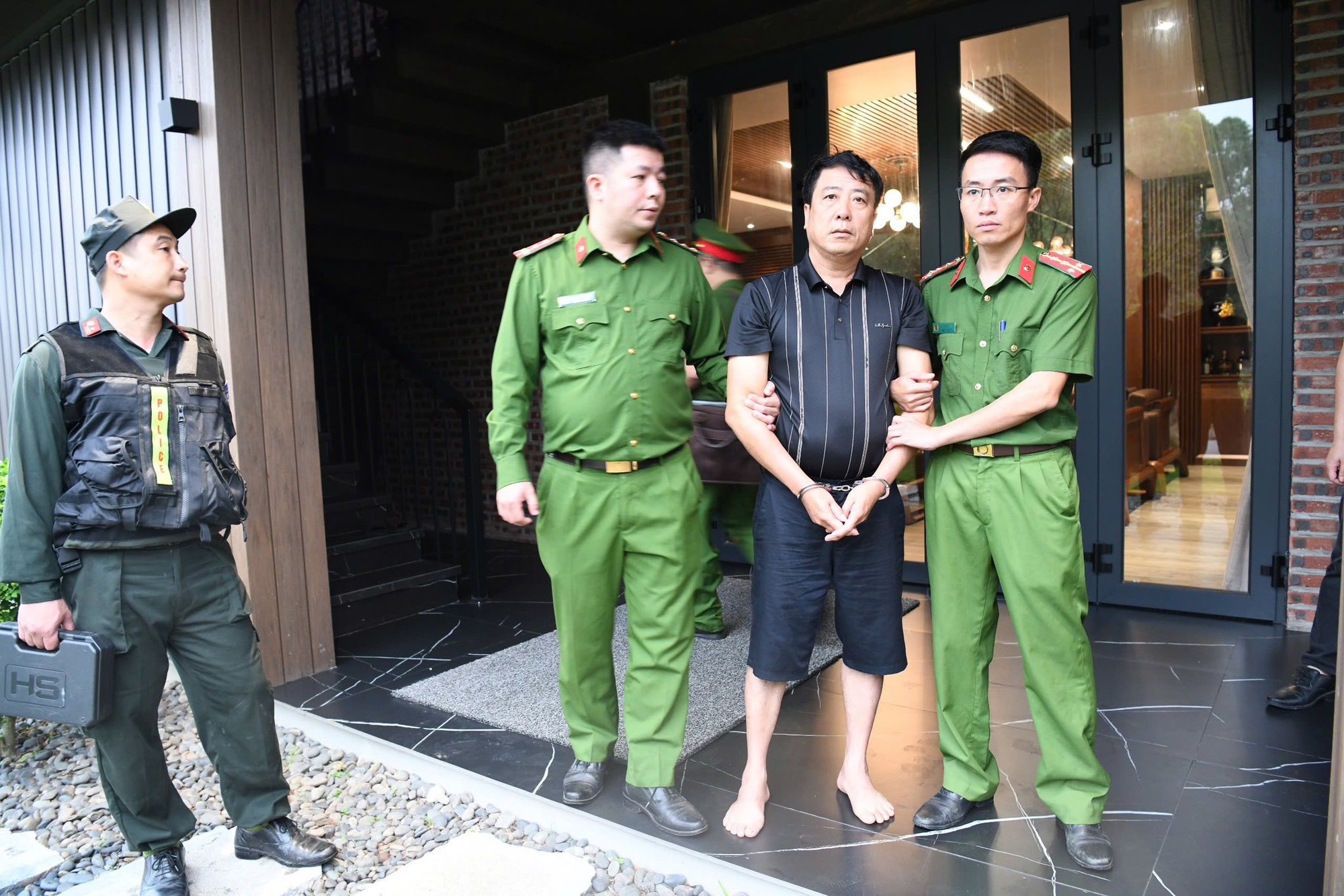 Ch&acirc;n dung 10 Gi&aacute;m đốc, Ph&oacute; Gi&aacute;m đốc, kế to&aacute;n vừa bị C&ocirc;ng an bắt khẩn cấp trong chuy&ecirc;n &aacute;n đặc biệt lớn- Ảnh 6.