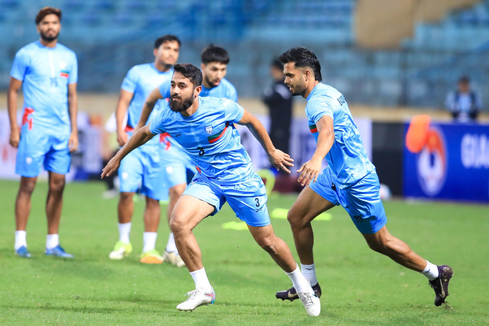 Ng&ocirc;i sao Bangladesh gi&aacute; 150 tỷ từng thi đấu Ngoại hạng Anh ph&ocirc; diễn đẳng cấp ở H&agrave;ng Đẫy, chuẩn bị đấu Văn Hậu, Quang Hải- Ảnh 7.