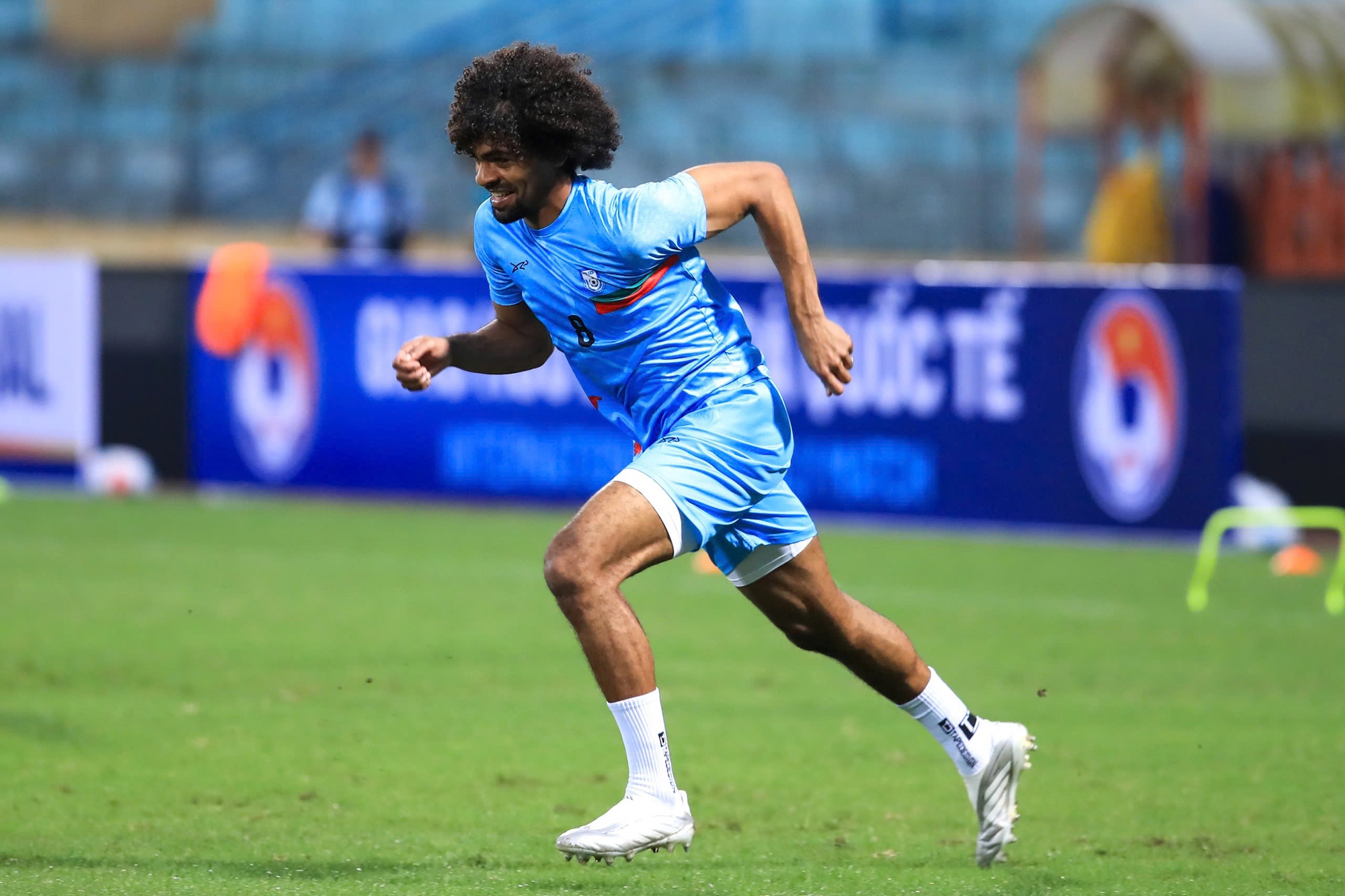 Ng&ocirc;i sao Bangladesh gi&aacute; 150 tỷ từng thi đấu Ngoại hạng Anh ph&ocirc; diễn đẳng cấp ở H&agrave;ng Đẫy, chuẩn bị đấu Văn Hậu, Quang Hải- Ảnh 4.