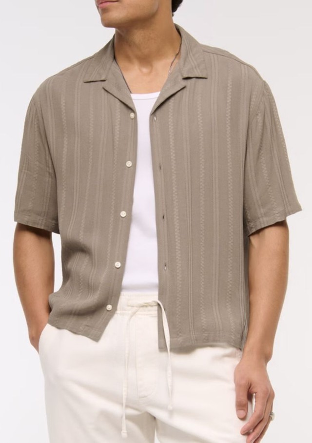 Cuban shirt: Chiếc sơ mi tất cả đ&agrave;n &ocirc;ng Việt n&ecirc;n c&oacute; trong m&ugrave;a h&egrave;!- Ảnh 5.