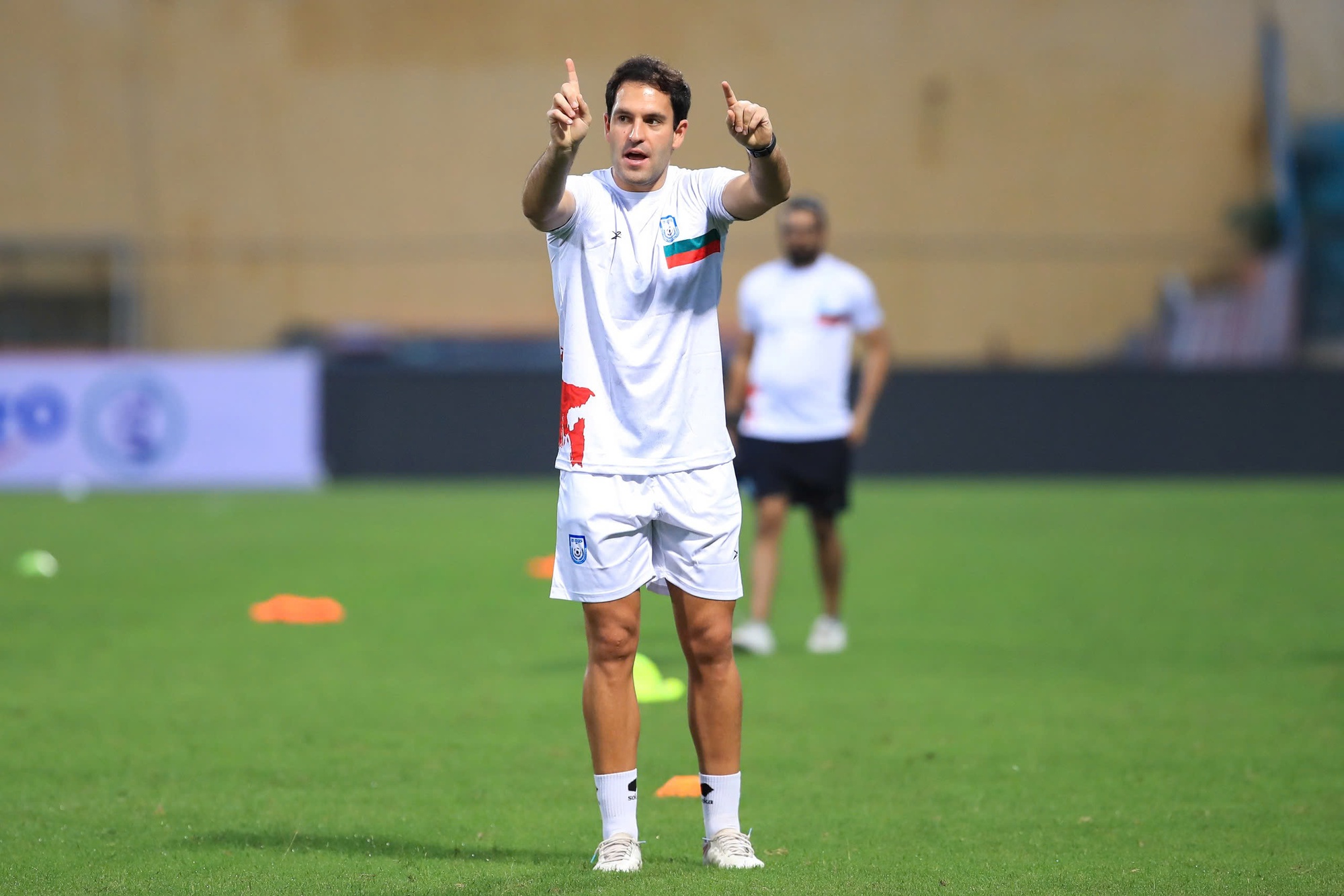 Ng&ocirc;i sao Bangladesh gi&aacute; 150 tỷ từng thi đấu Ngoại hạng Anh ph&ocirc; diễn đẳng cấp ở H&agrave;ng Đẫy, chuẩn bị đấu Văn Hậu, Quang Hải- Ảnh 8.