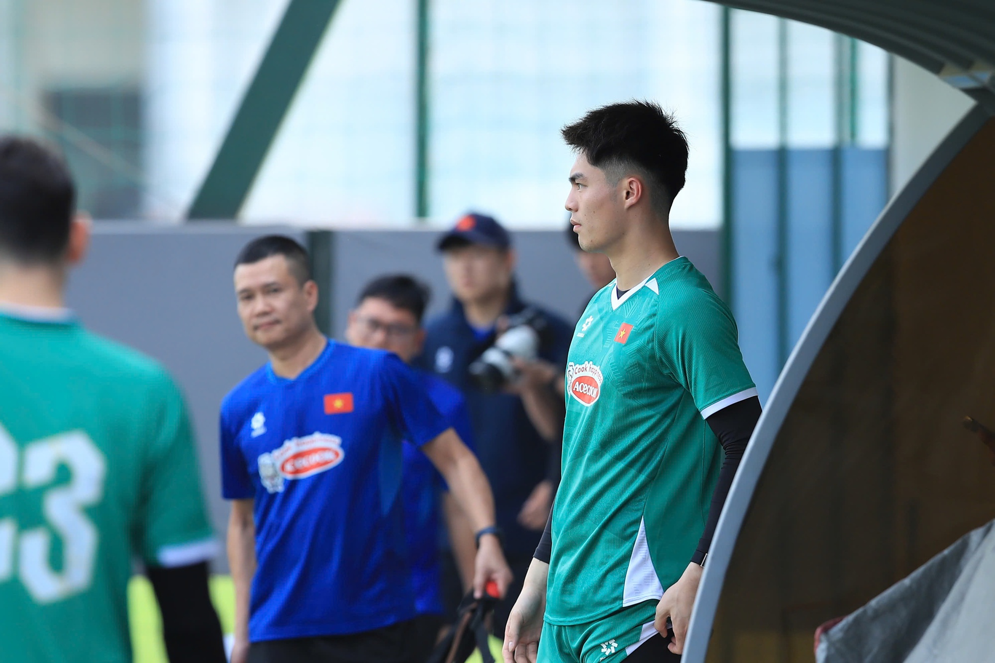 Thủ m&ocirc;n Trung Ki&ecirc;n chạy hớt hải v&igrave; qu&ecirc;n đồ tập nhưng khoảnh khắc n&agrave;o cũng thấy đ&aacute;ng y&ecirc;u- Ảnh 5.