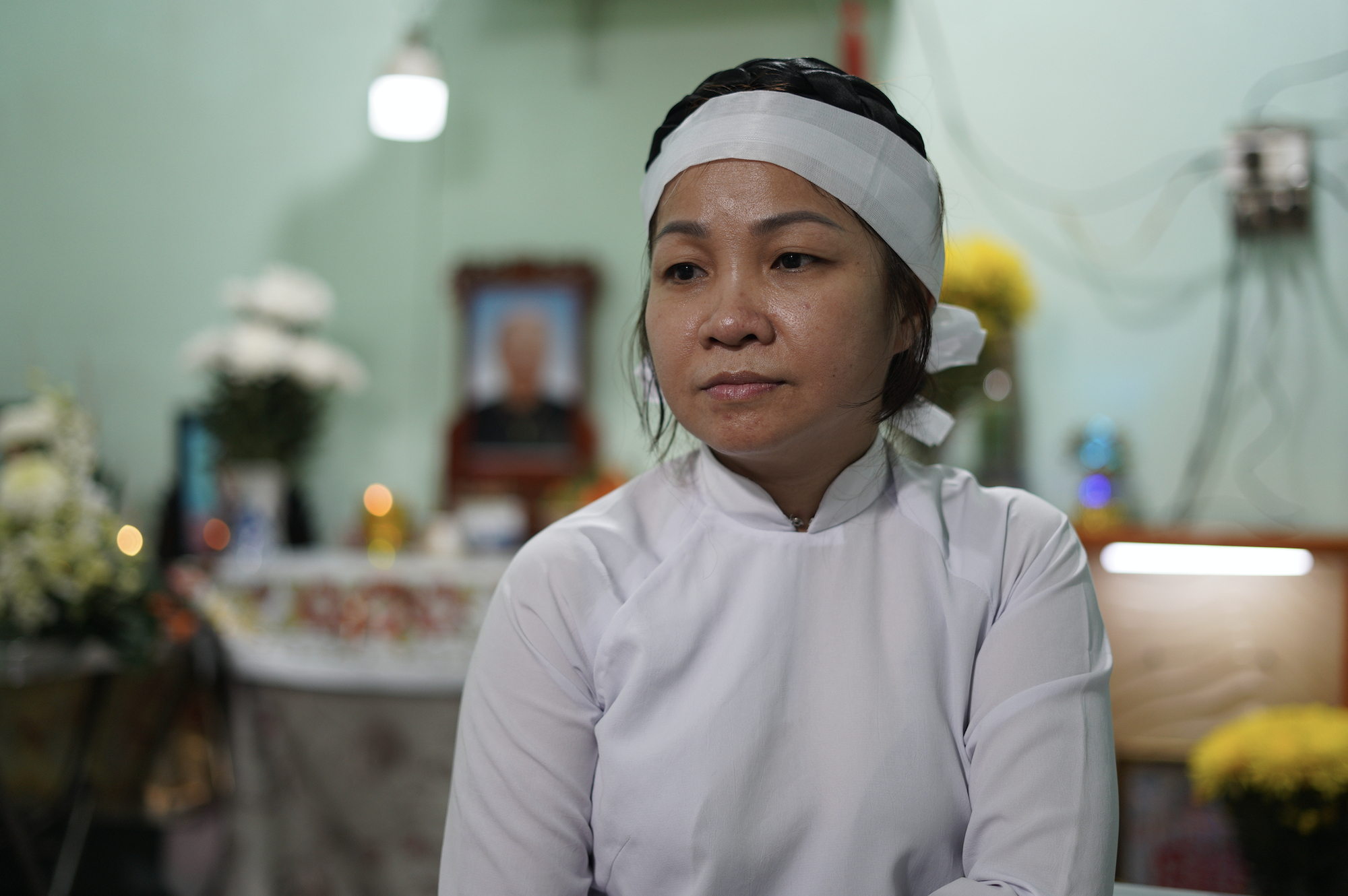 Đ&aacute;m tang kh&ocirc;ng k&egrave;n trống của mẹ v&agrave; con g&aacute;i 9 tuổi trong vụ ch&aacute;y qu&aacute;n cơm ở TP.HCM- Ảnh 4.