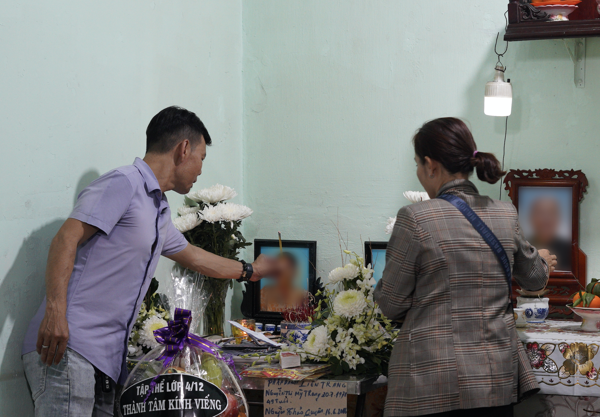 Đ&aacute;m tang kh&ocirc;ng k&egrave;n trống của mẹ v&agrave; con g&aacute;i 9 tuổi trong vụ ch&aacute;y qu&aacute;n cơm ở TP.HCM- Ảnh 3.