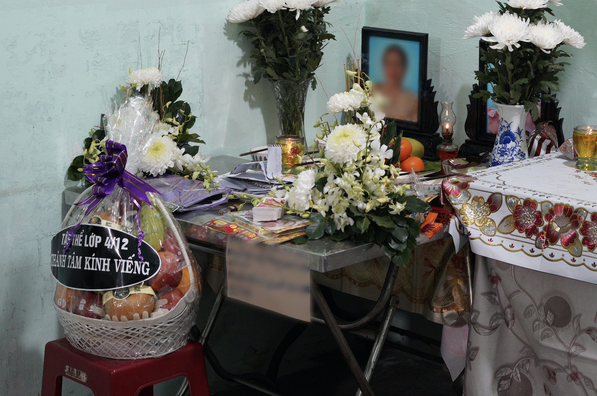 Đ&aacute;m tang kh&ocirc;ng k&egrave;n trống của mẹ v&agrave; con g&aacute;i 9 tuổi trong vụ ch&aacute;y qu&aacute;n cơm ở TP.HCM- Ảnh 2.