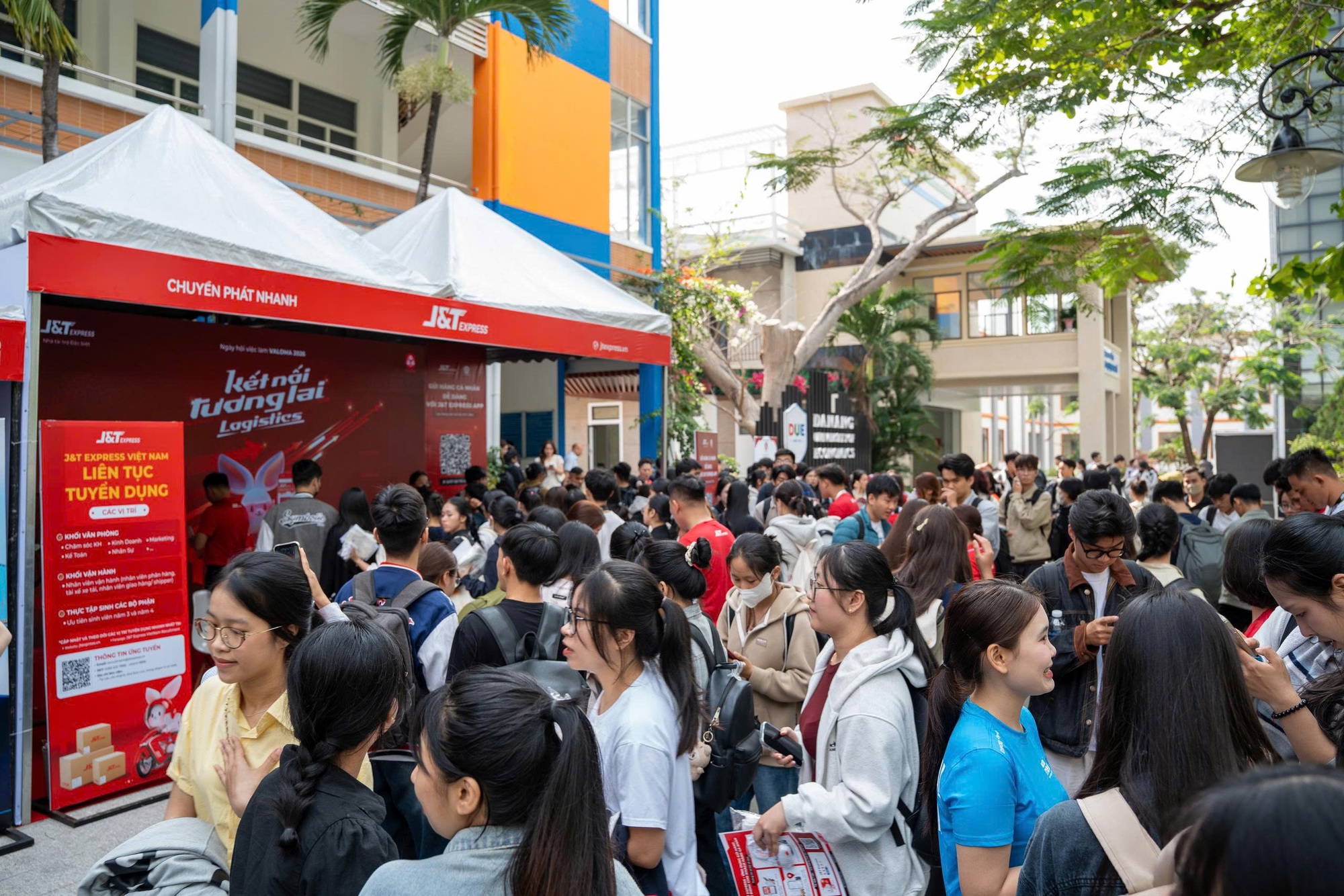 J&T Express kết nối tương lai logistics: Từ nguồn nhân lực đến nền tảng số tại Valoma Logfair 2026- Ảnh 4. J&T Express kết nối tương lai logistics: Từ nguồn nhân lực đến nền tảng số tại Valoma Logfair 2026- Ảnh 4.