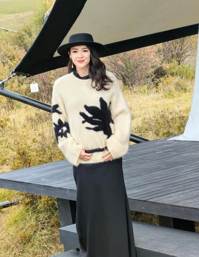 "Chị đại" Chương Tử Di: U50 vẫn mặc đẹp đỉnh cao, g&aacute;i trẻ học theo ầm ầm- Ảnh 10.