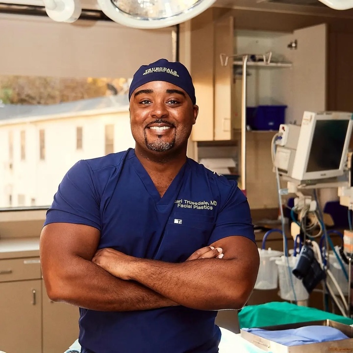 Cụ b&agrave; tr&ocirc;ng như 90 tuổi trẻ h&oacute;a kỳ diệu sau phẫu thuật căng da- Ảnh 3.