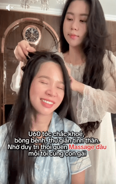 Mẹ U60 dạy con g&aacute;i dưỡng t&oacute;c đen mượt, kh&ocirc;ng sợi bạc: Từ cốc nước "m&agrave;u đen" uống mỗi tuần, đến c&aacute;ch ủ t&oacute;c hiệu quả ngay lần đầu- Ảnh 3.