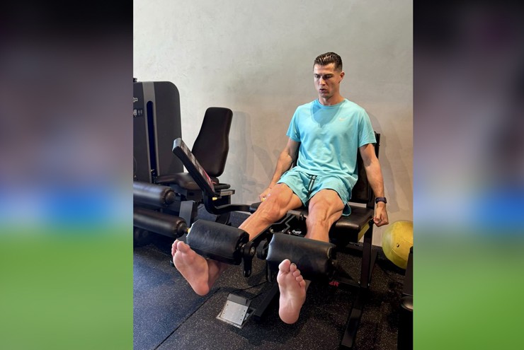 Ronaldo l&agrave;m g&igrave; khi bị loại khỏi tuyển Bồ Đ&agrave;o Nha?- Ảnh 3.