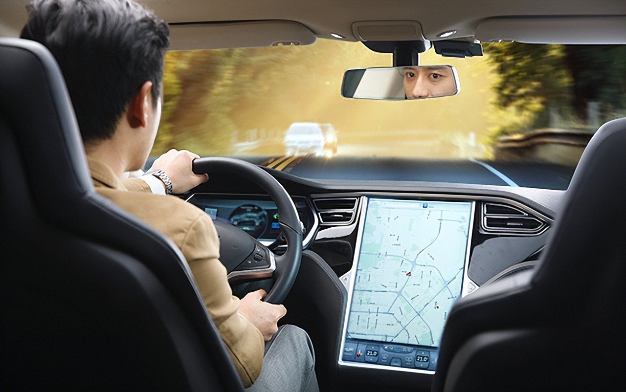 Người đ&agrave;n &ocirc;ng vừa xuất viện đ&atilde; đưa sổ tiết kiệm 2 tỷ cho con rể, l&uacute;c con trai xin mua xe lại n&oacute;i: &ldquo;Bố kh&ocirc;ng c&oacute; tiền&rdquo;- Ảnh 2.