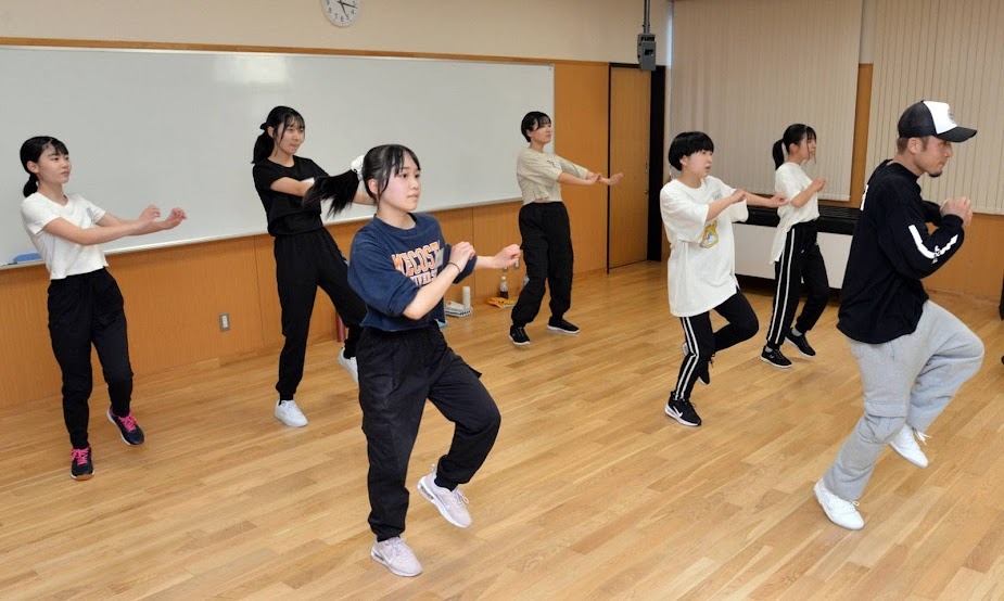 Nữ thần tượng 17 tuổi phải trả gi&aacute; đắt v&igrave; bị "bắt quả tang" v&agrave;o kh&aacute;ch sạn với fan- Ảnh 3.