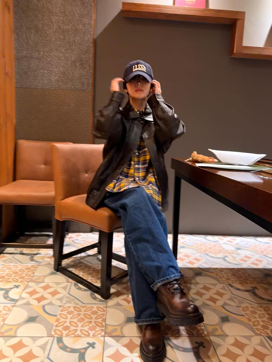 Song Hye Kyo 44 tuổi vẫn l&agrave; "s&aacute;ch mẫu" mặc đẹp, s&agrave;nh điệu level max- Ảnh 6.