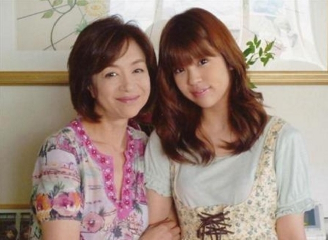 Con g&aacute;i sao nữ l&acirc;m cảnh khốn c&ugrave;ng sau khi mẹ qua đời, vừa bị bắt v&igrave; ăn cắp b&aacute;nh m&igrave; trong si&ecirc;u thị- Ảnh 2.