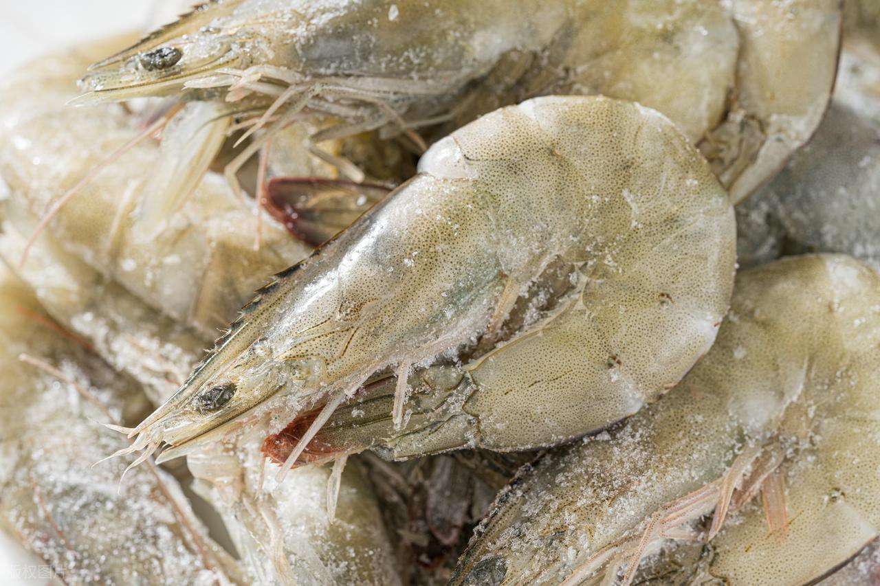 Khi mua t&ocirc;m, h&atilde;y cố gắng tr&aacute;nh 4 loại n&agrave;y để kh&ocirc;ng mua phải "t&ocirc;m đ&atilde; qua xử l&yacute; hormone"- Ảnh 4.