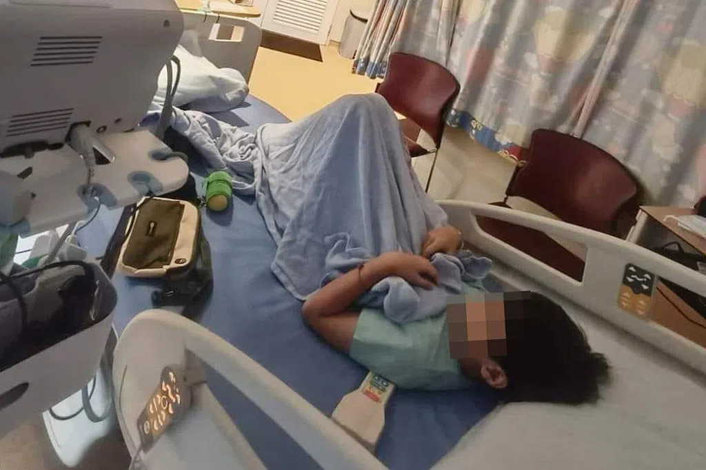 B&eacute; trai 11 tuổi phải cắt bỏ tinh ho&agrave;n v&igrave; bỏ qua cảm gi&aacute;c n&agrave;y suốt 1 tuần, b&aacute;c sĩ: "Xoắn 900 độ, kh&ocirc;ng kịp cứu"- Ảnh 1.