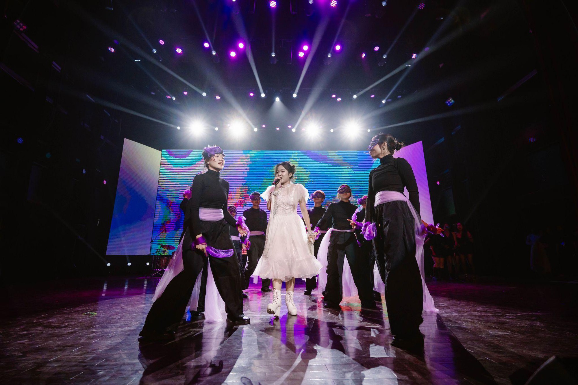 Qu&aacute;n qu&acirc;n cuộc thi Sing Out Loud 2026 gi&agrave;nh chiến thắng thuyết phục với m&agrave;n tr&igrave;nh diễn đa nhạc cụ ấn tượng- Ảnh 1.