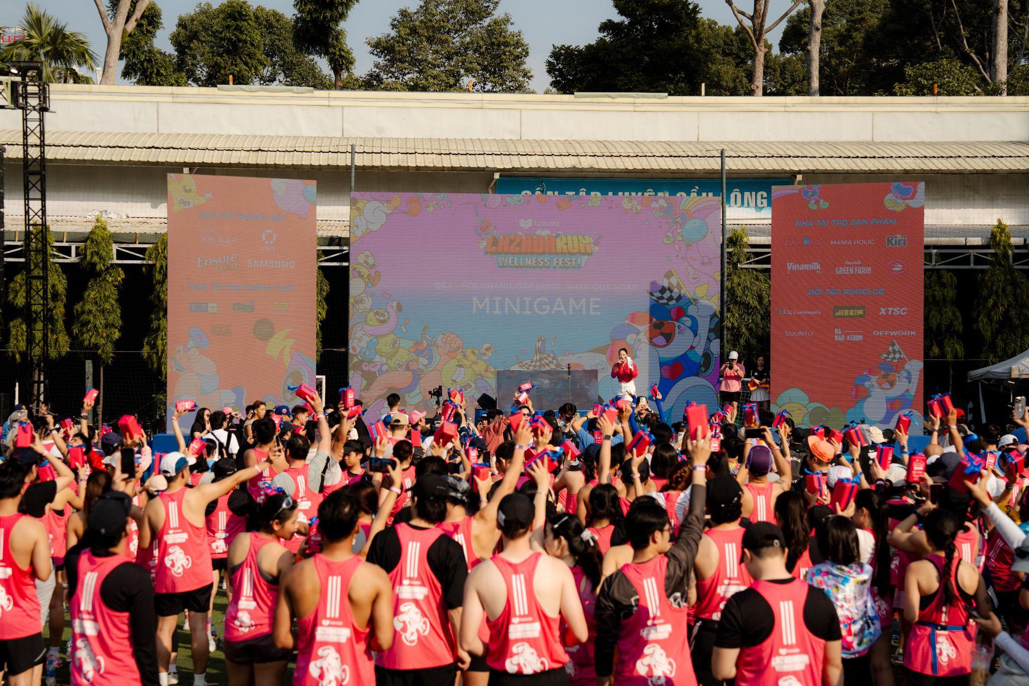 Lazada kỷ niệm sinh nhật lần thứ 14: X&aacute;c lập 2 kỷ lục Guinness thế giới, tung voucher to&agrave;n s&agrave;n l&ecirc;n đến 14 triệu đồng- Ảnh 1.