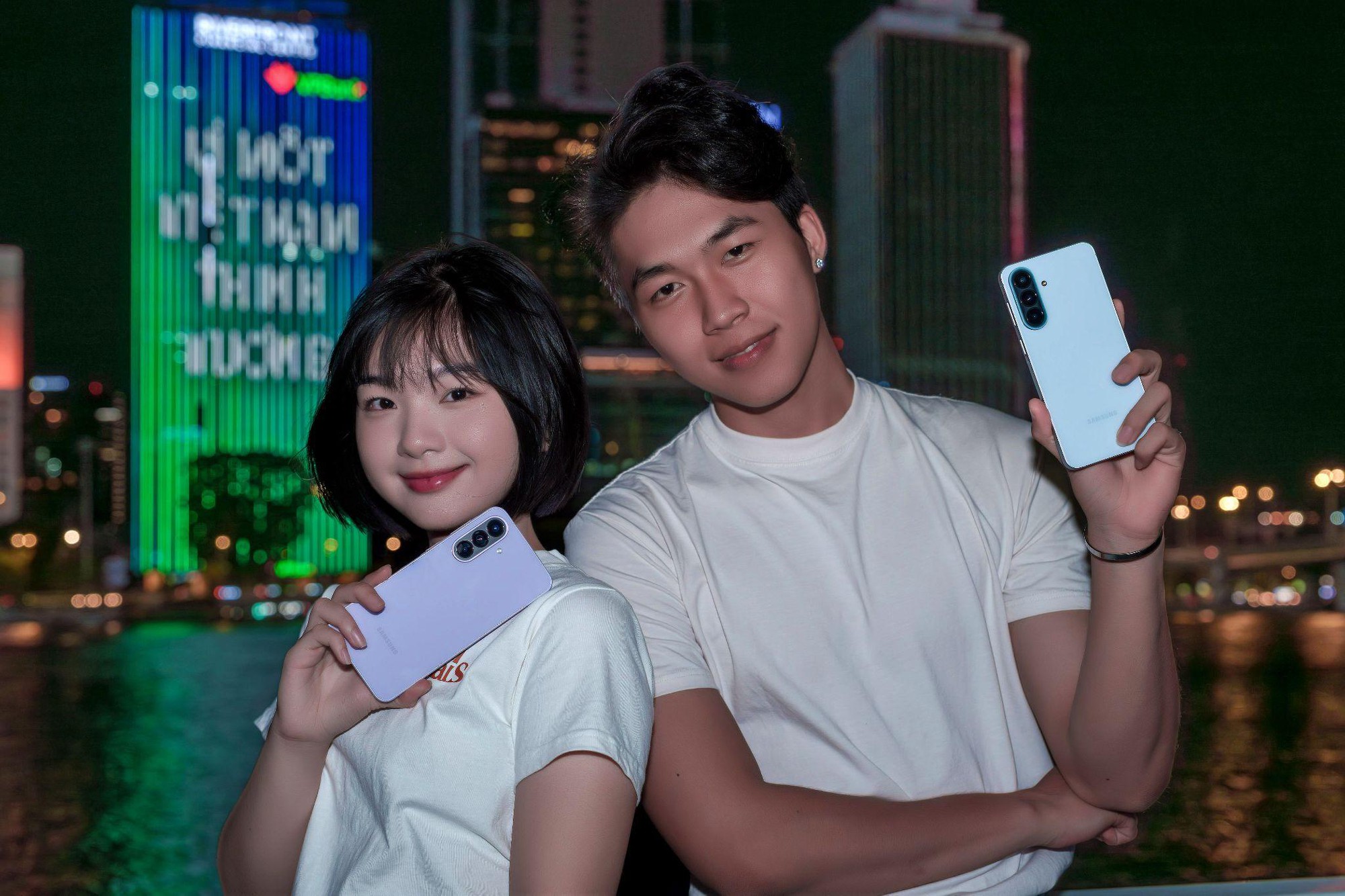 Nếu đời m&igrave;nh chưa rực rỡ th&igrave;&hellip; m&igrave;nh thử bắt vibe thời thượng, bắt vibe đ&ecirc;m, bắt vibe th&ocirc;ng th&aacute;i xem!- Ảnh 3.