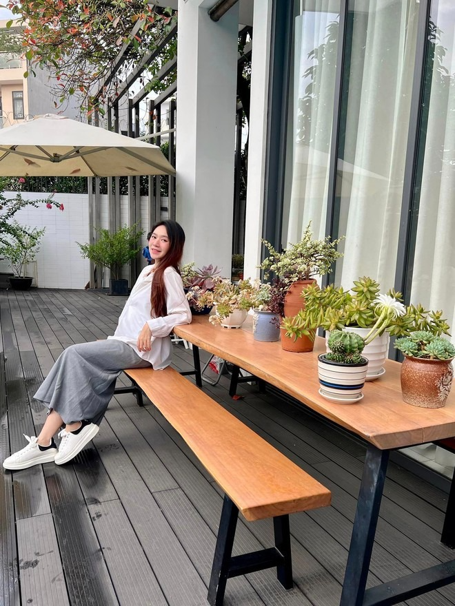 L&yacute; Hải - Minh H&agrave; ở biệt thự ngoại th&agrave;nh triệu đ&ocirc;: Sang chảnh như resort 6 sao, chill đến mức kh&ocirc;ng muốn quay về th&agrave;nh phố- Ảnh 7.
