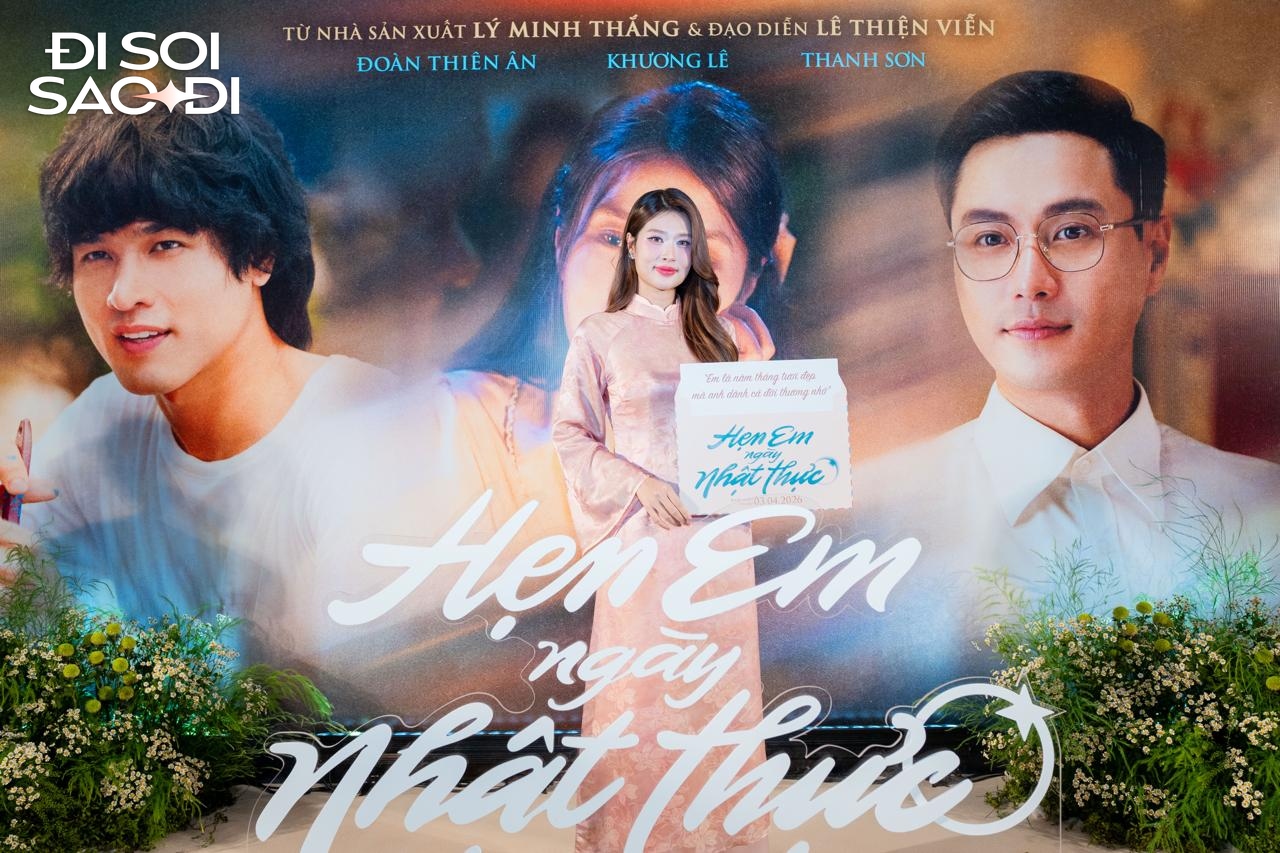 Clip hot: Hoa hậu Việt chắp tay lạy kh&aacute;n giả tr&ecirc;n thảm đỏ v&igrave; bị &eacute;p l&agrave;m 1 việc xấu hổ v&ocirc; c&ugrave;ng- Ảnh 1.