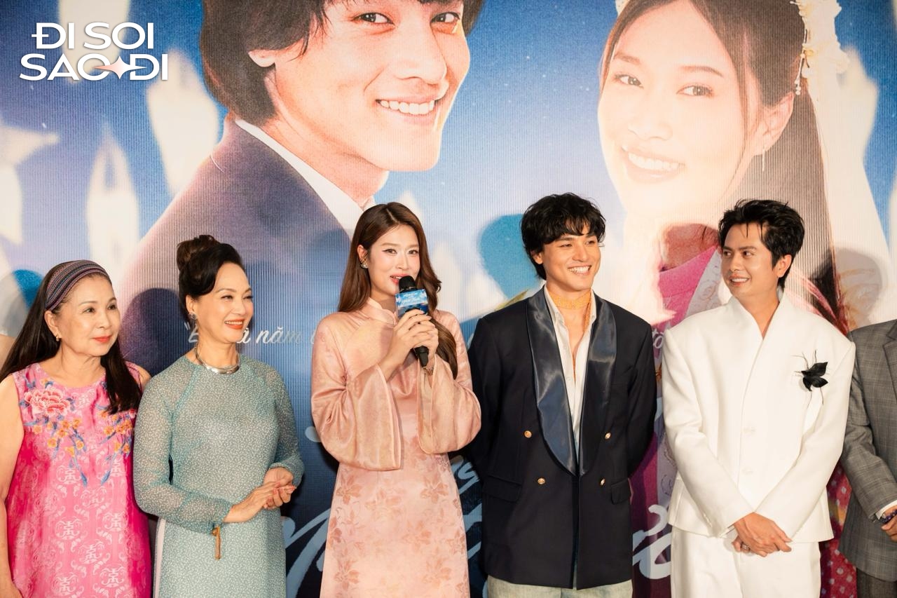 Thảm đỏ HOT nhất hôm nay: Thanh Thủy - Nhã Phương đẹp phát sáng, 1 mỹ nhân “cưa sừng làm nghé” ăn mặc chẳng giống ai- Ảnh 1. Thảm đỏ HOT nhất hôm nay: Thanh Thủy - Nhã Phương đẹp phát sáng, 1 mỹ nhân “cưa sừng làm nghé” ăn mặc chẳng giống ai- Ảnh 1.