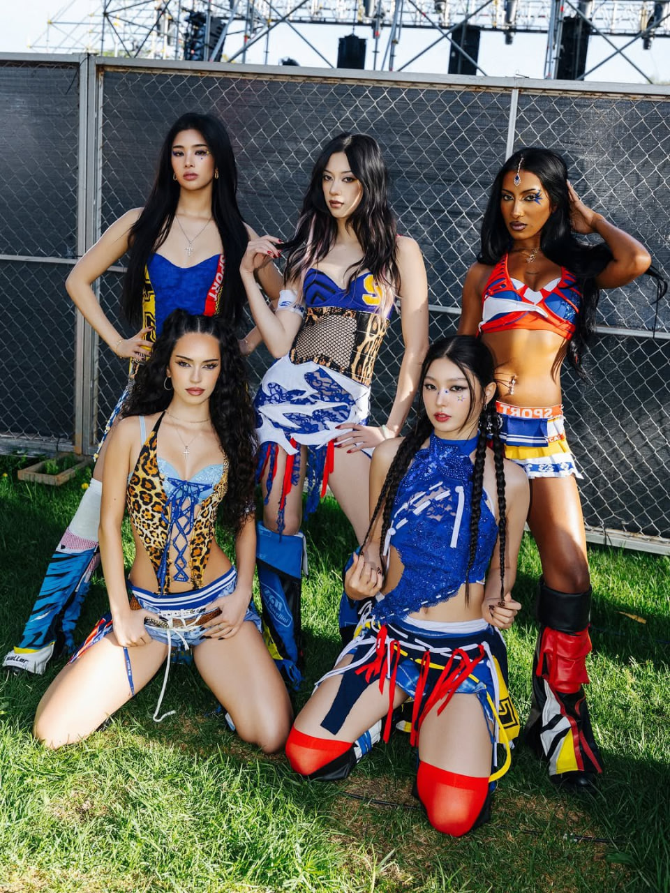 T&igrave;m đỏ mắt cả showbiz kh&ocirc;ng ai d&aacute;m nhảy như nh&oacute;m mỹ nh&acirc;n n&agrave;y, vũ đạo 18+ th&aacute;ch thức người xem- Ảnh 3.