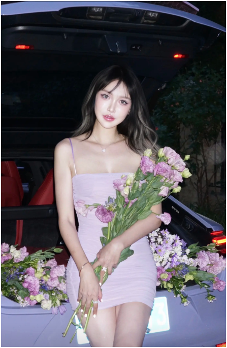 C&ocirc; g&aacute;i cao 1m80 bị &eacute;p dao k&eacute;o từ năm 14 tuổi, hơn 300 lần phẫu thuật: Gương mặt hiện tại thế n&agrave;o?- Ảnh 12.