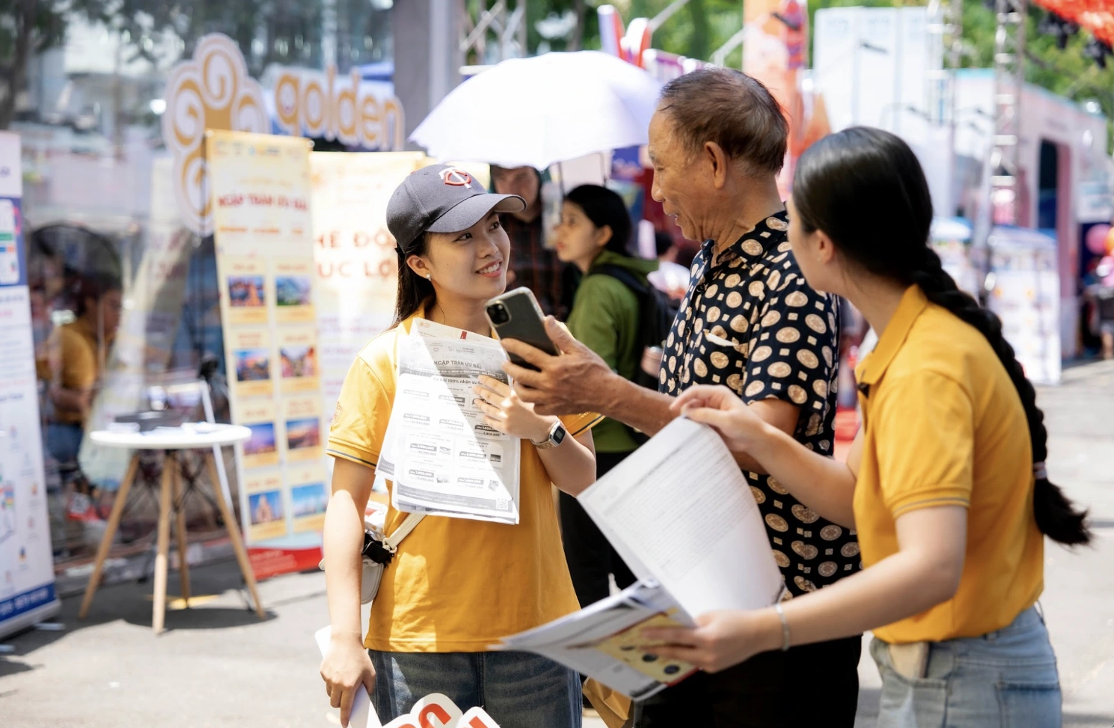 Từ 3/4, kh&aacute;ch Việt c&oacute; thể được giảm đến 50% khi đặt tour du lịch h&egrave;- Ảnh 1.