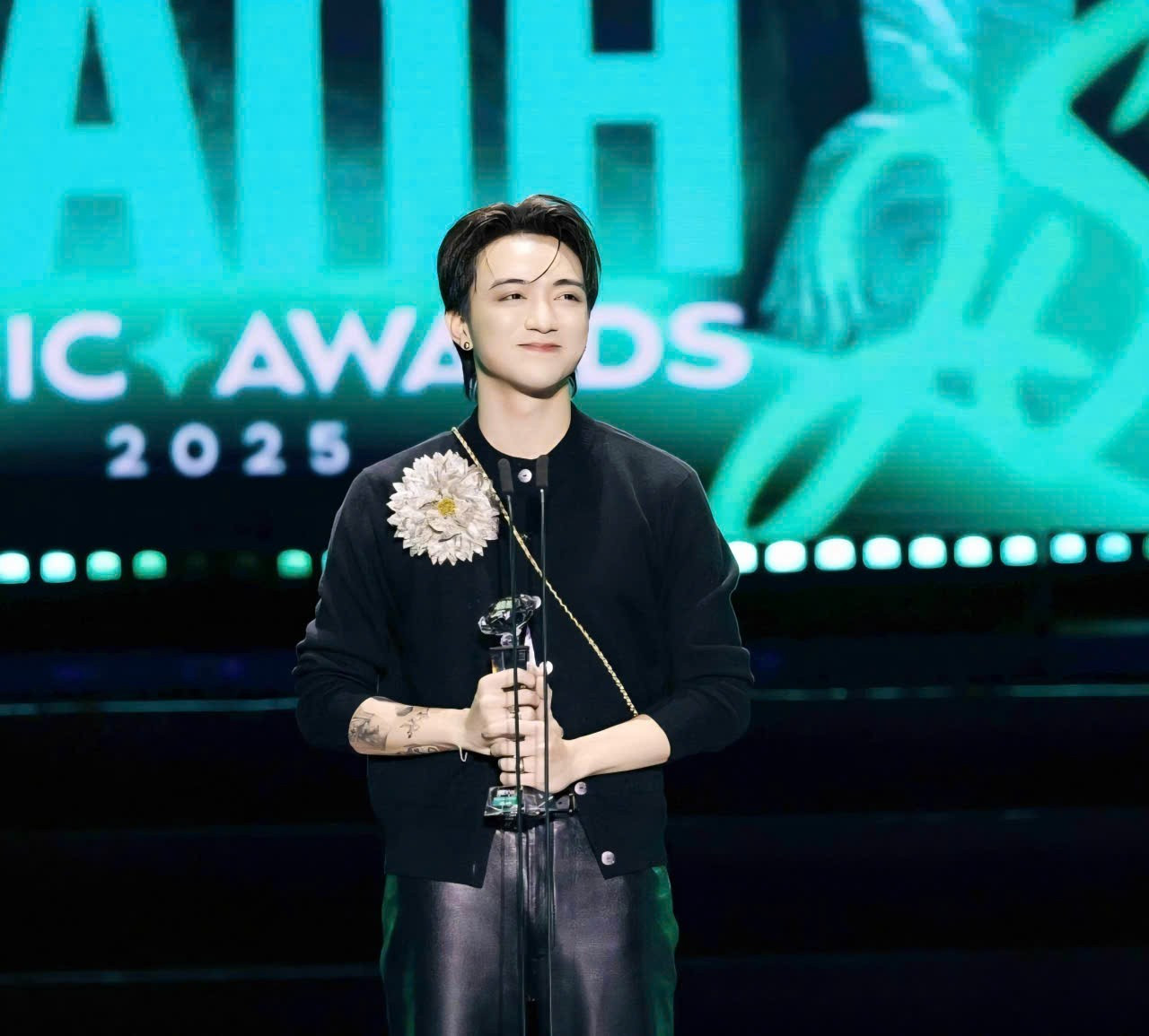 Ph&iacute;a sau xu hướng nữ t&iacute;nh h&oacute;a ở Idol nam- Ảnh 1.