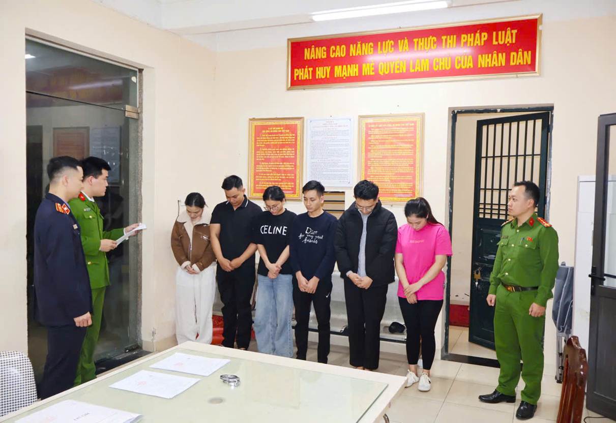 Bắt 7 nh&acirc;n vi&ecirc;n Viện thẩm mỹ quốc tế Vera: Sử dụng nước muối sinh l&yacute; ti&ecirc;m cho kh&aacute;ch h&agrave;ng muốn tăng k&iacute;ch thước "cậu nhỏ"- Ảnh 2.