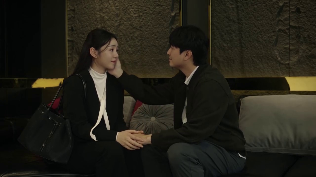 Vợ Huỳnh Anh bất ngờ nhắn nhủ người chị em th&acirc;n thiết: &ldquo;Em l&agrave;m khổ chồng chị qu&aacute; rồi, c&atilde;i cha c&atilde;i mẹ để y&ecirc;u em&rdquo;- Ảnh 4.