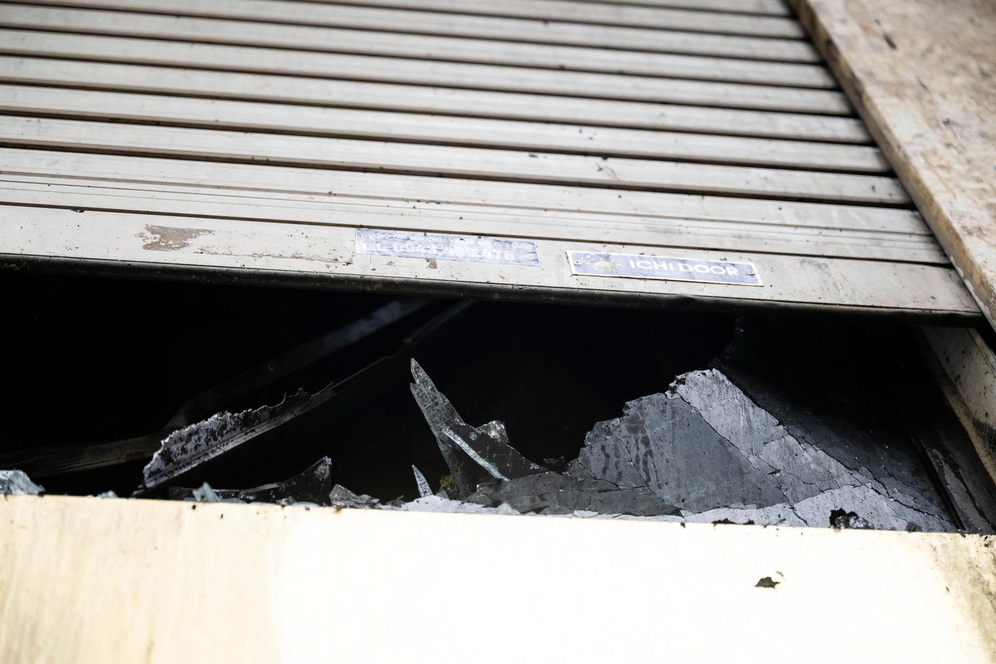 Gặp nh&oacute;m thợ x&acirc;y h&oacute;a "người h&ugrave;ng" đưa 7 người tho&aacute;t khỏi vụ ch&aacute;y tại Lĩnh Nam: &ldquo;L&uacute;c đấy cứu người tự nhi&ecirc;n thấy bớt sợ đi&rdquo;- Ảnh 5.