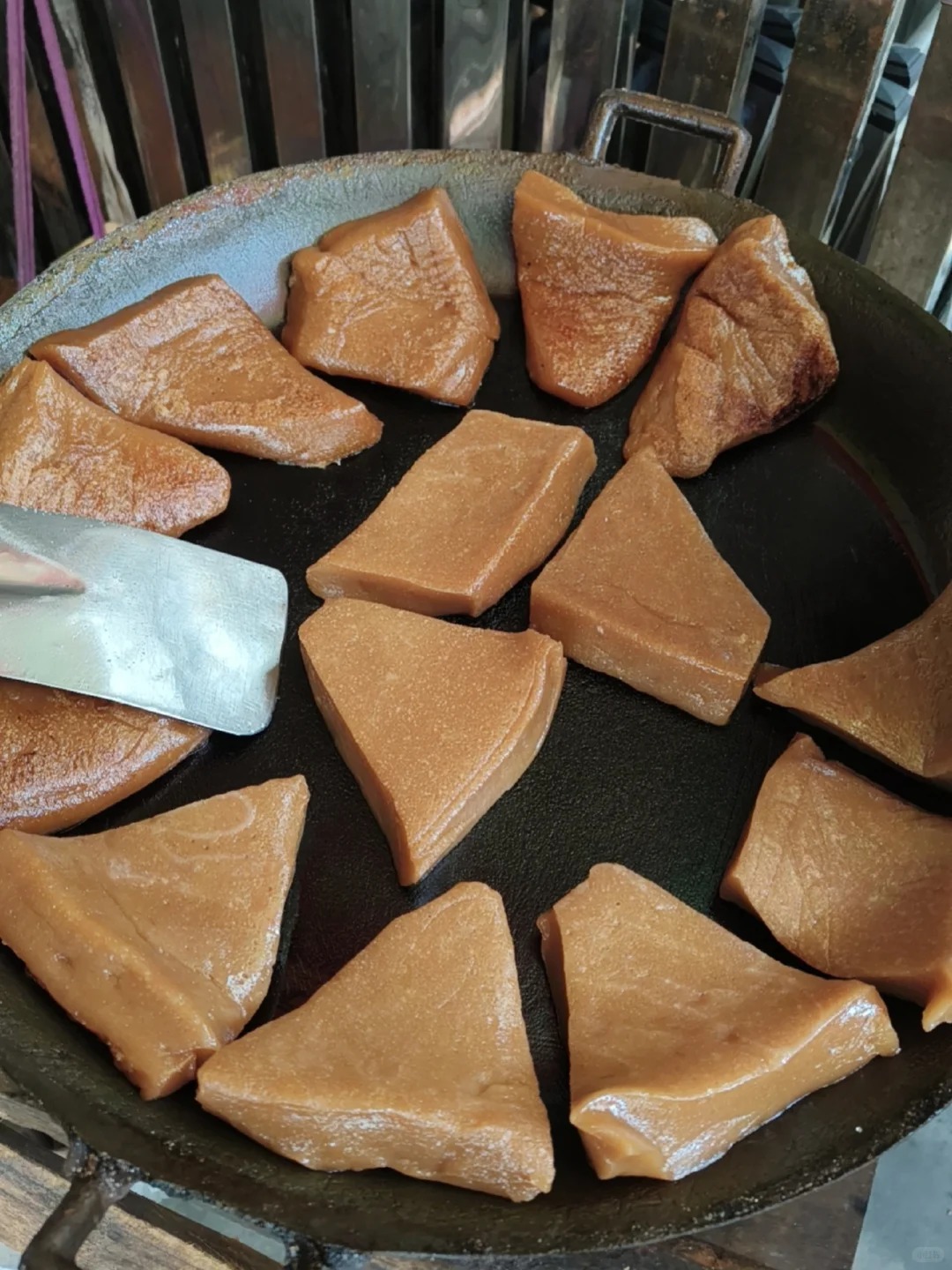 Bỏ phố rủ nhau đi ăn sập v&ugrave;ng sơn cước: 6 m&oacute;n ăn d&acirc;n d&atilde; rẻ b&egrave;o m&agrave; "chữa l&agrave;nh" mọi muộn phiền, c&oacute; m&oacute;n giống hệt x&ocirc;i T&acirc;y Bắc- Ảnh 14.