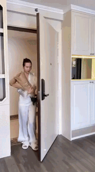 Cuộc sống xa xỉ của hội mỹ nh&acirc;n Vbiz sinh năm 1990: Ninh Dương Lan Ngọc ở biệt thự hạng sang, Huyền Lizzie sống chill trong căn hộ đẹp như Pinterest- Ảnh 4.