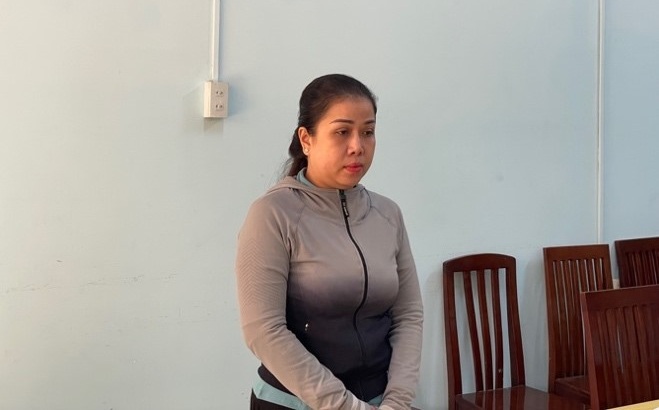 Cấm đi khỏi nơi cư tr&uacute;, tạm ho&atilde;n xuất cảnh với Nguyễn Ngọc Hương- Ảnh 1.