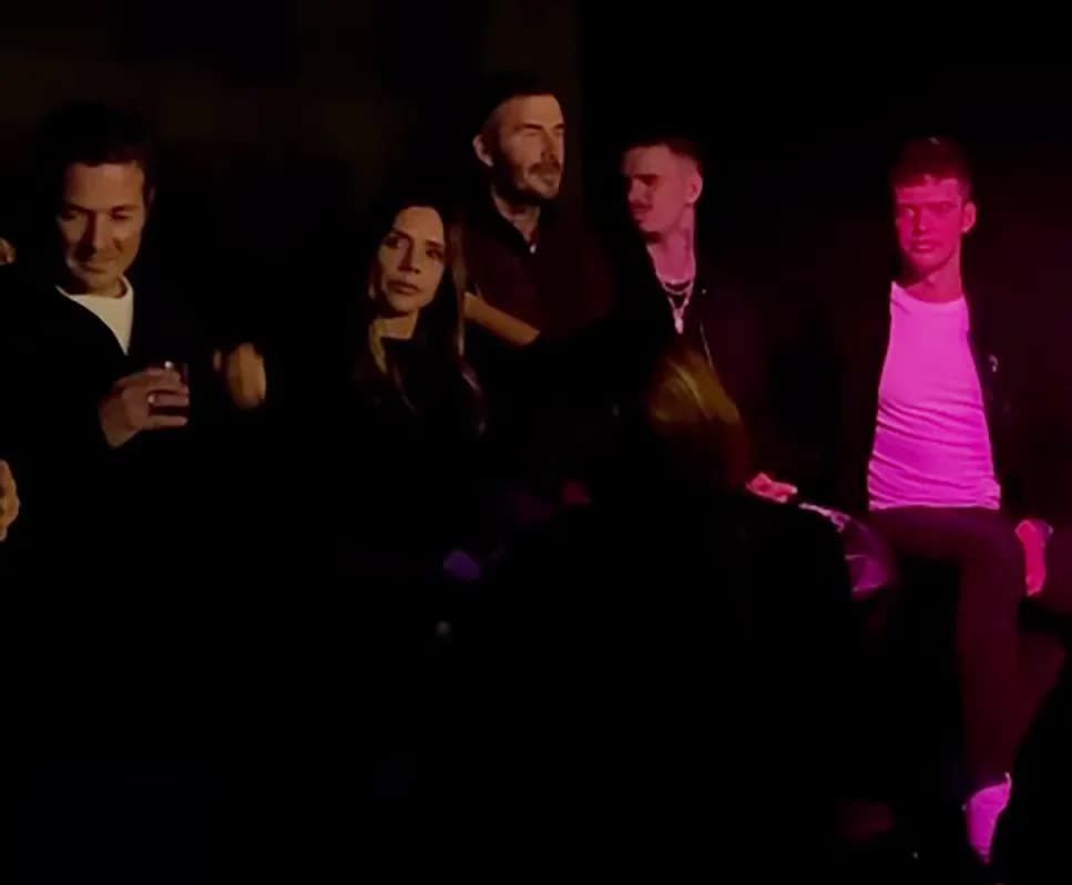 Kh&ocirc;ng c&ograve;n m&acirc;u thuẫn, nay Romeo Beckham lại bật kh&oacute;c khi em trai Cruz h&aacute;t ca kh&uacute;c gợi nhớ người anh cả Brooklyn- Ảnh 3.