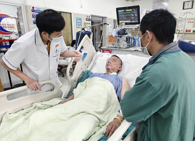 Đau ngực tho&aacute;ng qua, người đ&agrave;n &ocirc;ng 44 tuổi tự đi bộ v&agrave;o viện v&agrave; su&yacute;t kh&ocirc;ng trở về: Cảnh b&aacute;o nhồi m&aacute;u cơ tim ở người trẻ- Ảnh 1.