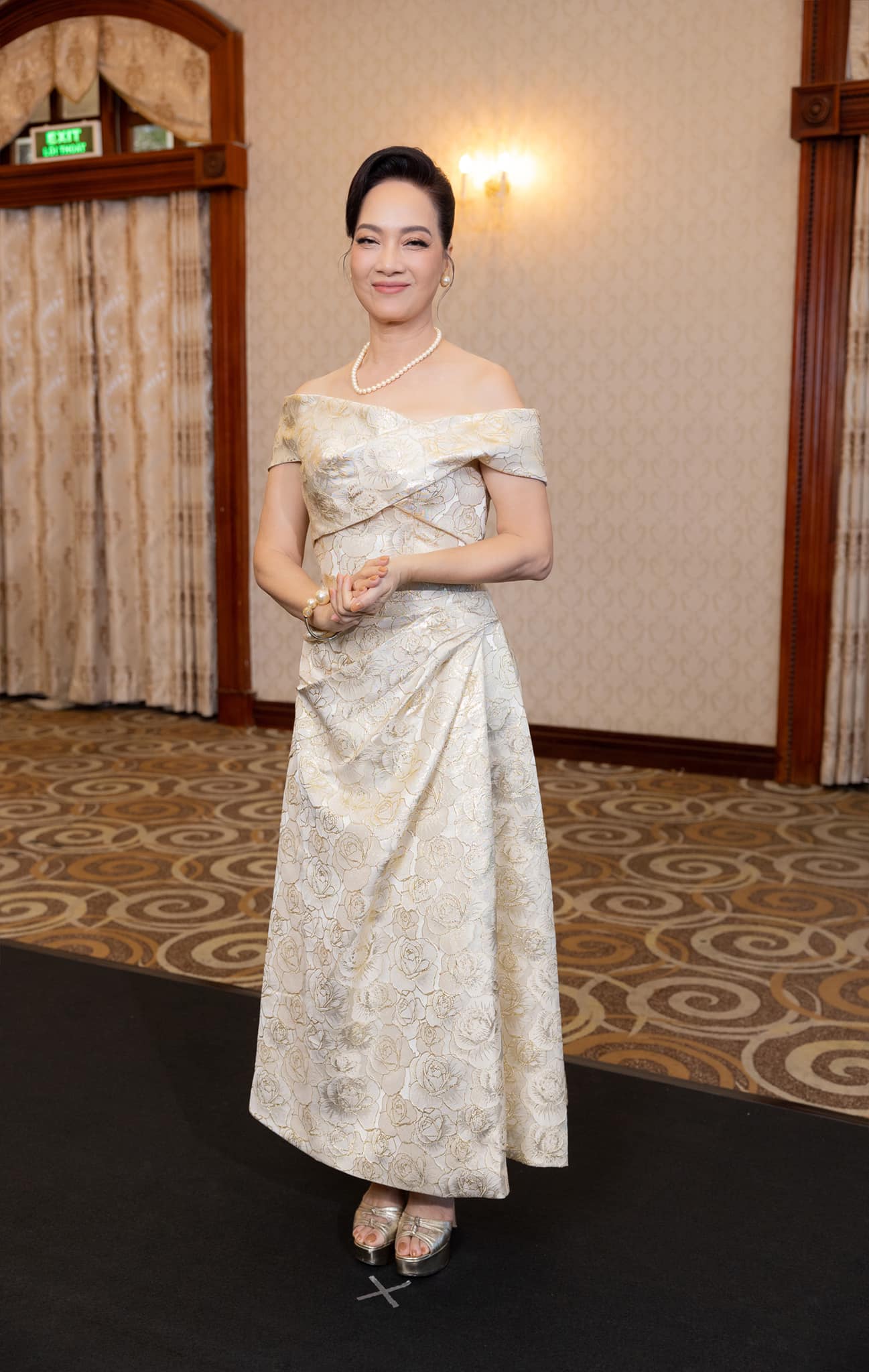 Clip NSND L&ecirc; Khanh bị gọi nhầm t&ecirc;n giữa sự kiện, c&aacute;ch xử l&yacute; đẳng cấp khiến d&acirc;n t&igrave;nh nể phục- Ảnh 3.