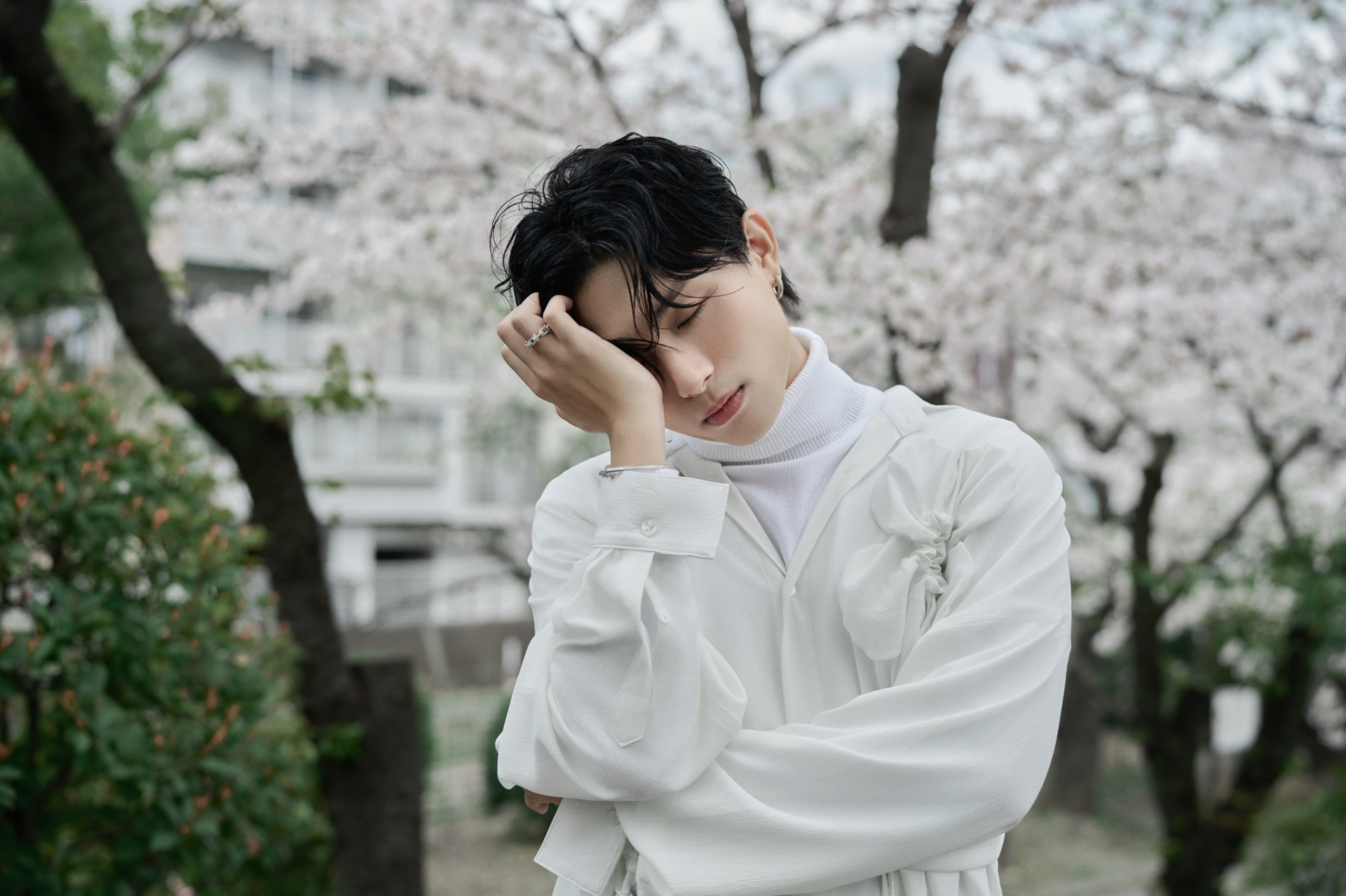 D&acirc;n t&igrave;nh m&ecirc; mệt MV mới của ho&agrave;ng tử Vbiz, tho&aacute;t khỏi "hầm c&ocirc;ng ty" comeback chất cỡ n&agrave;y!- Ảnh 9.