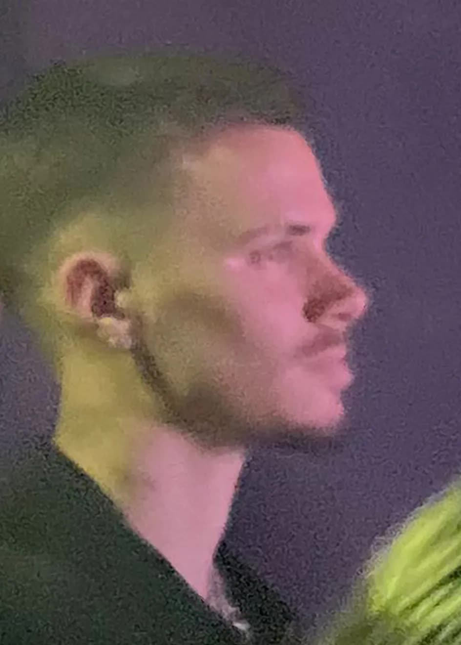 Kh&ocirc;ng c&ograve;n m&acirc;u thuẫn, nay Romeo Beckham lại bật kh&oacute;c khi em trai Cruz h&aacute;t ca kh&uacute;c gợi nhớ người anh cả Brooklyn- Ảnh 2.