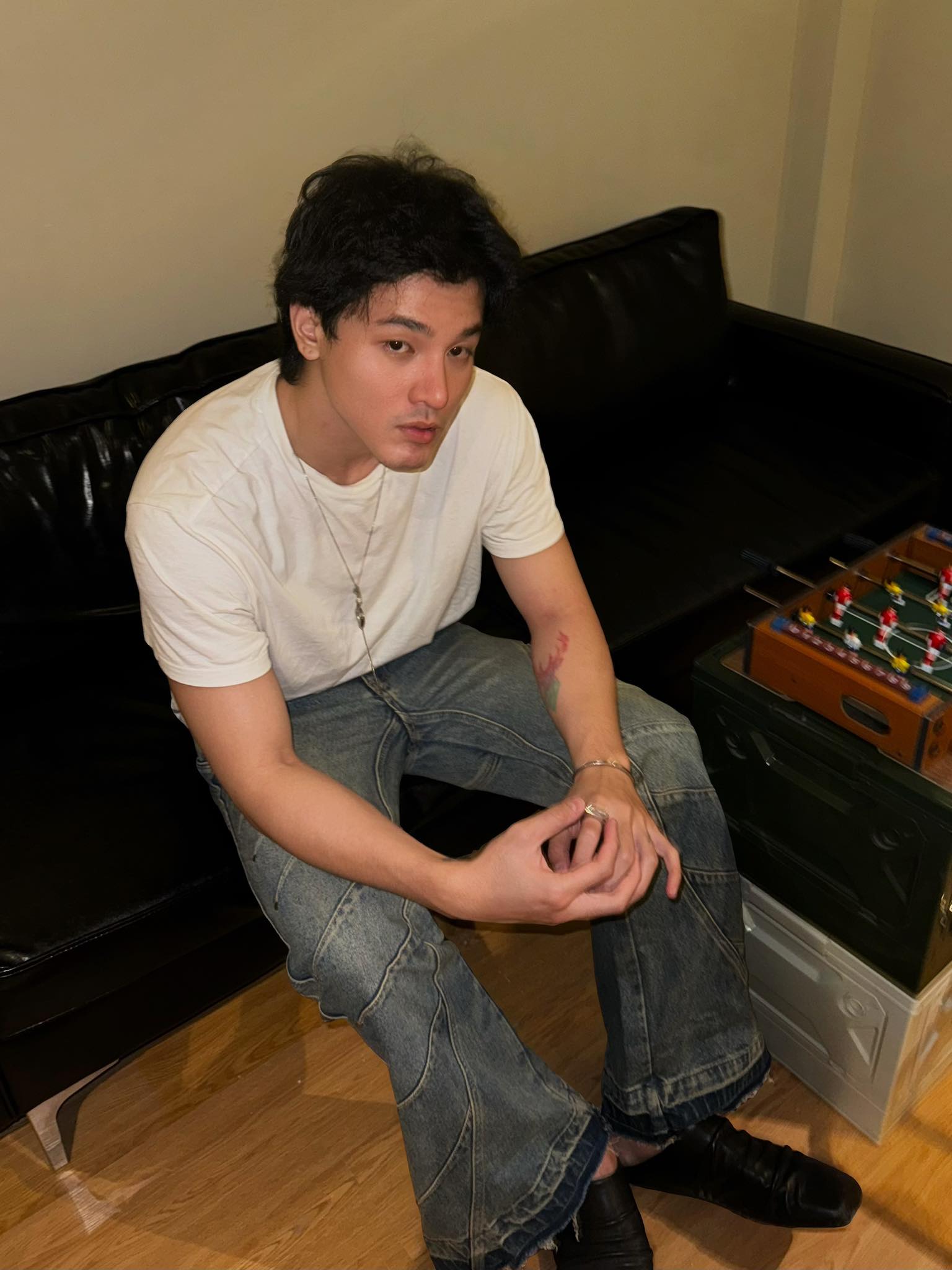 B&oacute;c hint hẹn h&ograve; của nam thần Vbiz hot nhất m&agrave;n ảnh v&agrave; n&agrave;ng thơ lookbook- Ảnh 1.