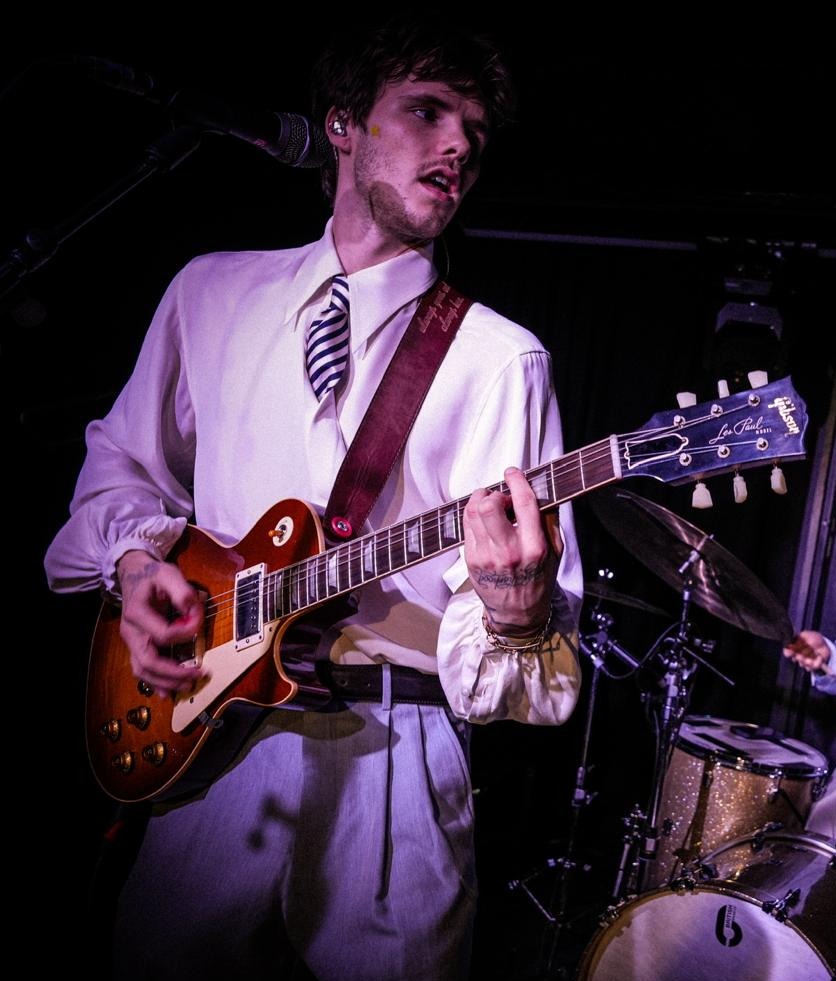 Kh&ocirc;ng c&ograve;n m&acirc;u thuẫn, nay Romeo Beckham lại bật kh&oacute;c khi em trai Cruz h&aacute;t ca kh&uacute;c gợi nhớ người anh cả Brooklyn- Ảnh 1.