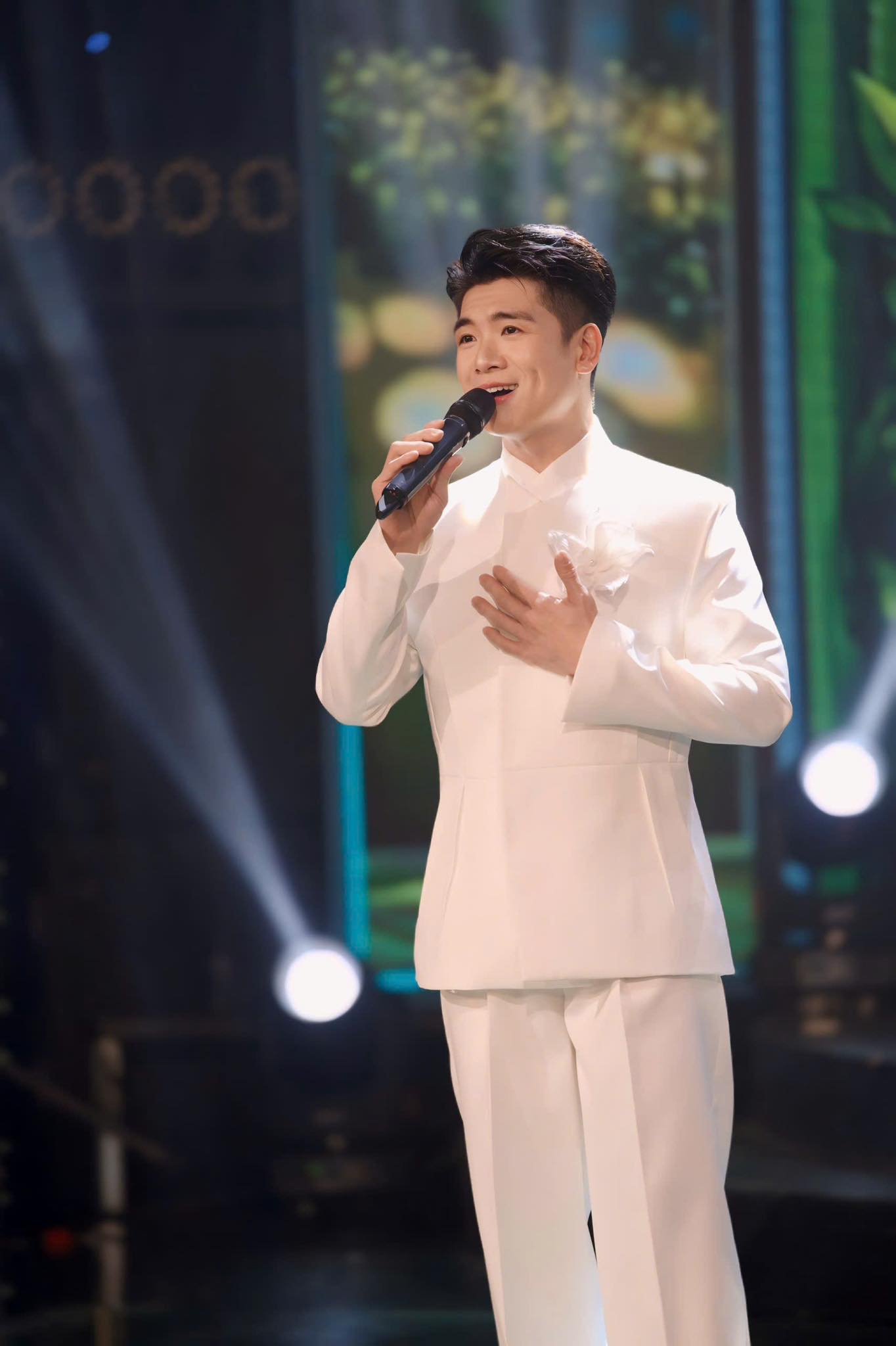 Hè chưa đến nhưng Phó tổng nhà bầu Hiển sẵn sàng khoe body cực phẩm rồi đây- Ảnh 4. Hè chưa đến nhưng Phó tổng nhà bầu Hiển sẵn sàng khoe body cực phẩm rồi đây- Ảnh 4.