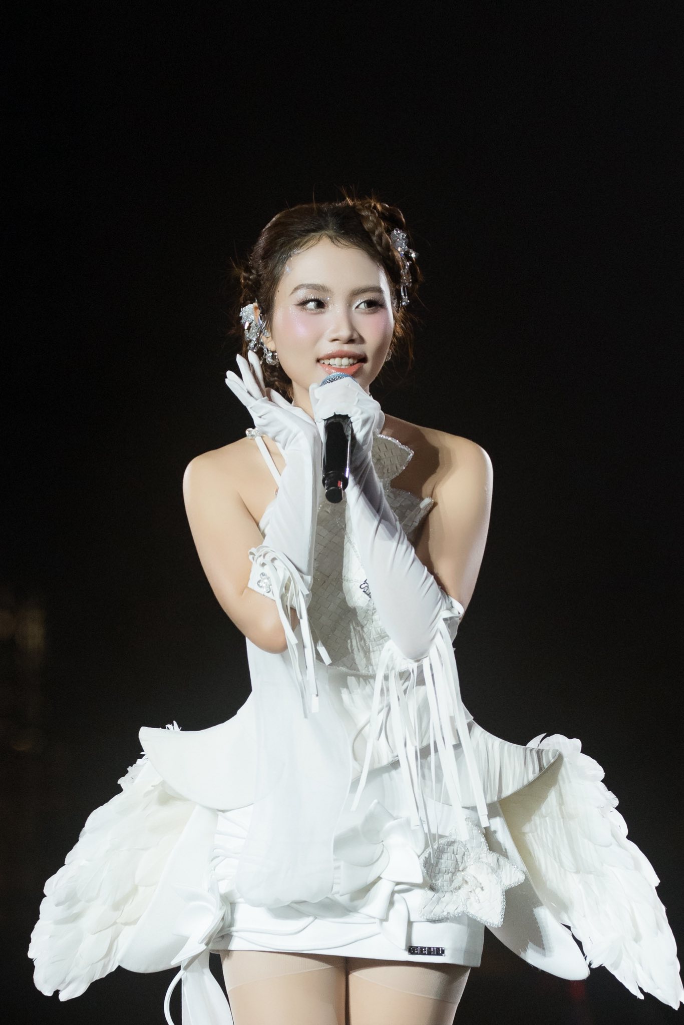 Mỹ nh&acirc;n Việt 2 năm li&ecirc;n tiếp được Trung ương Đo&agrave;n vinh danh: Qu&aacute;n qu&acirc;n th&agrave;nh c&ocirc;ng nhất Vbiz, tuổi 20 đ&atilde; l&agrave; CEO- Ảnh 5.